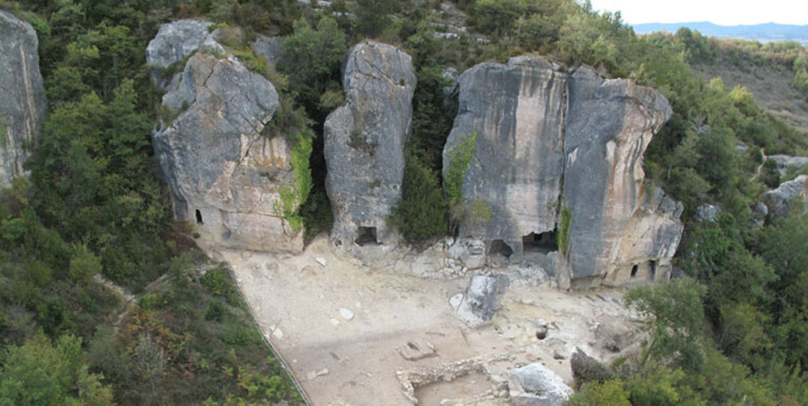 Le site de Las Gobas, au nord de l’Espagne, abritait une société troglodyte durant le Moyen-Âge. © GPAC, Université du Pays Basque espagnol 