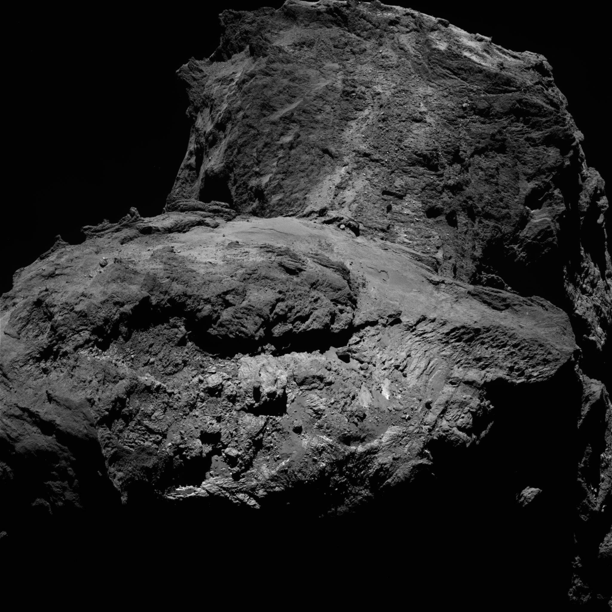 Le noyau sombre de la comète 67P/Tchouryumov-Gerasimenko photographié par Rosetta le 23 janvier 2016 à 75 km de distance. © Esa, Rosetta, NavCam – CC BY-SA IGO 3.0