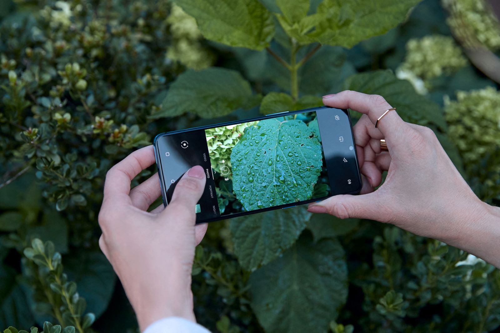Le OnePlus 7T fait partie des smartphones qui intègrent cette intelligence artificielle. © OnePlus
