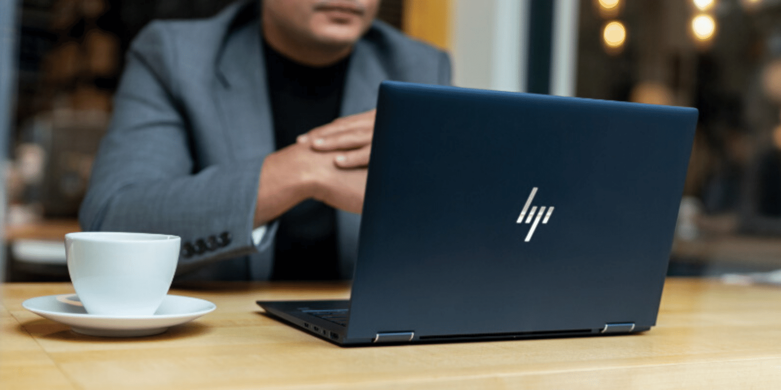 Dernier ordinateur portable ultrafin signé HP, l'Elitebook Dragonfly est à surveiller du prêt en ces jours de Black Friday et de Cyber Monday 2019. ©HP Store