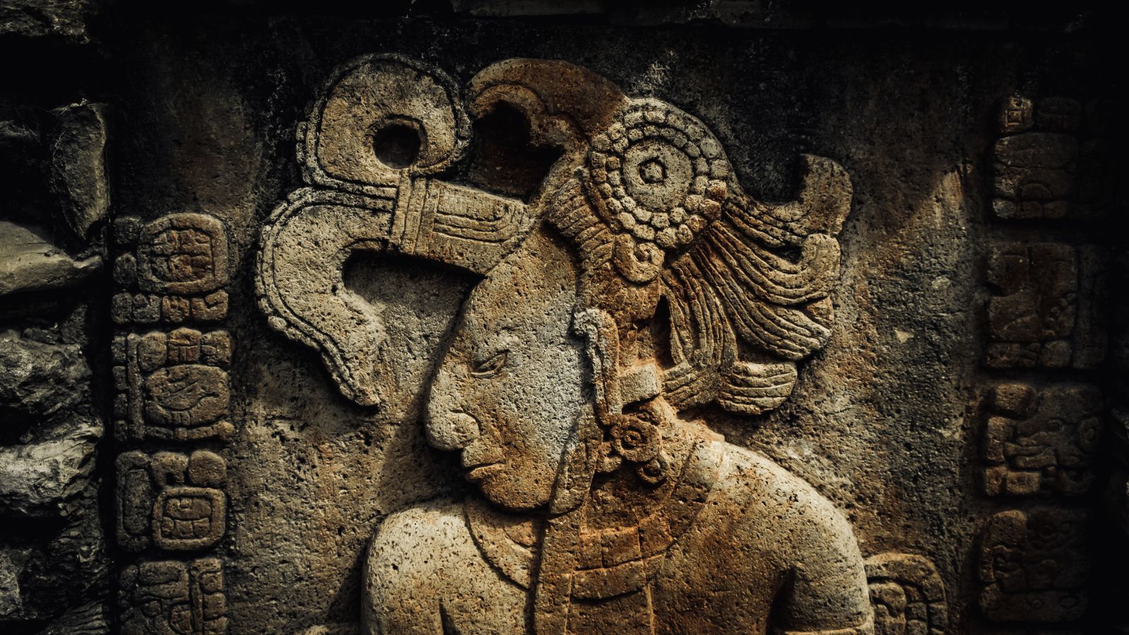 Illustration d'une sculpture sur une pyramide maya. © Ai, Adobe Stock