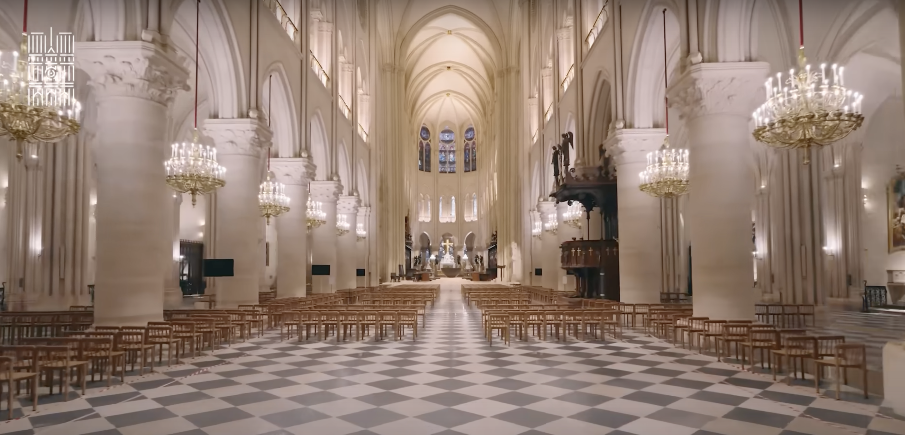 Notre-Dame de Paris apparaît désormais plus lumineuse qu'avant 2019, faisant peau neuve après le violent incendie de 2019. © Rebâtir Notre-Dame de Paris