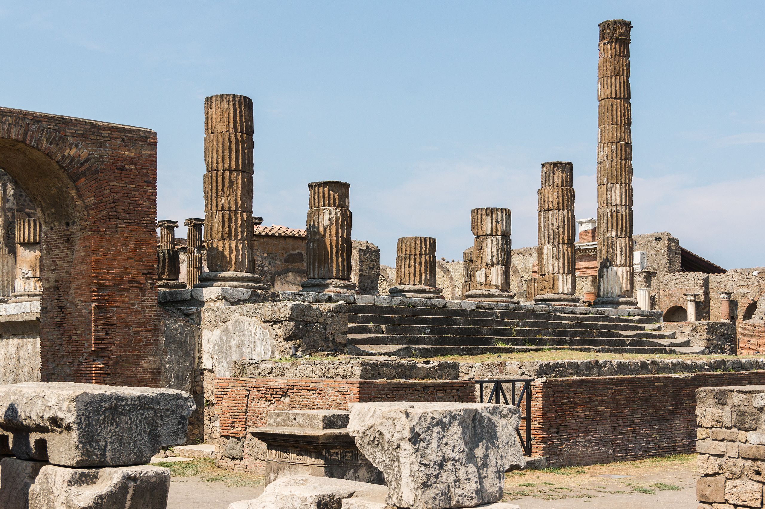 Le temple dédié à Jupiter photographié à Pompéi. © Jebulon, Wikimedia Commons, CC0