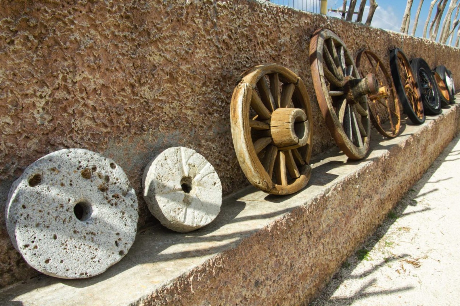 La roue a connu de nombreuses évolutions à travers l’histoire, ayant marqué durablement l’histoire de notre civilisation. © Mariya Chulkova, Dreamstine