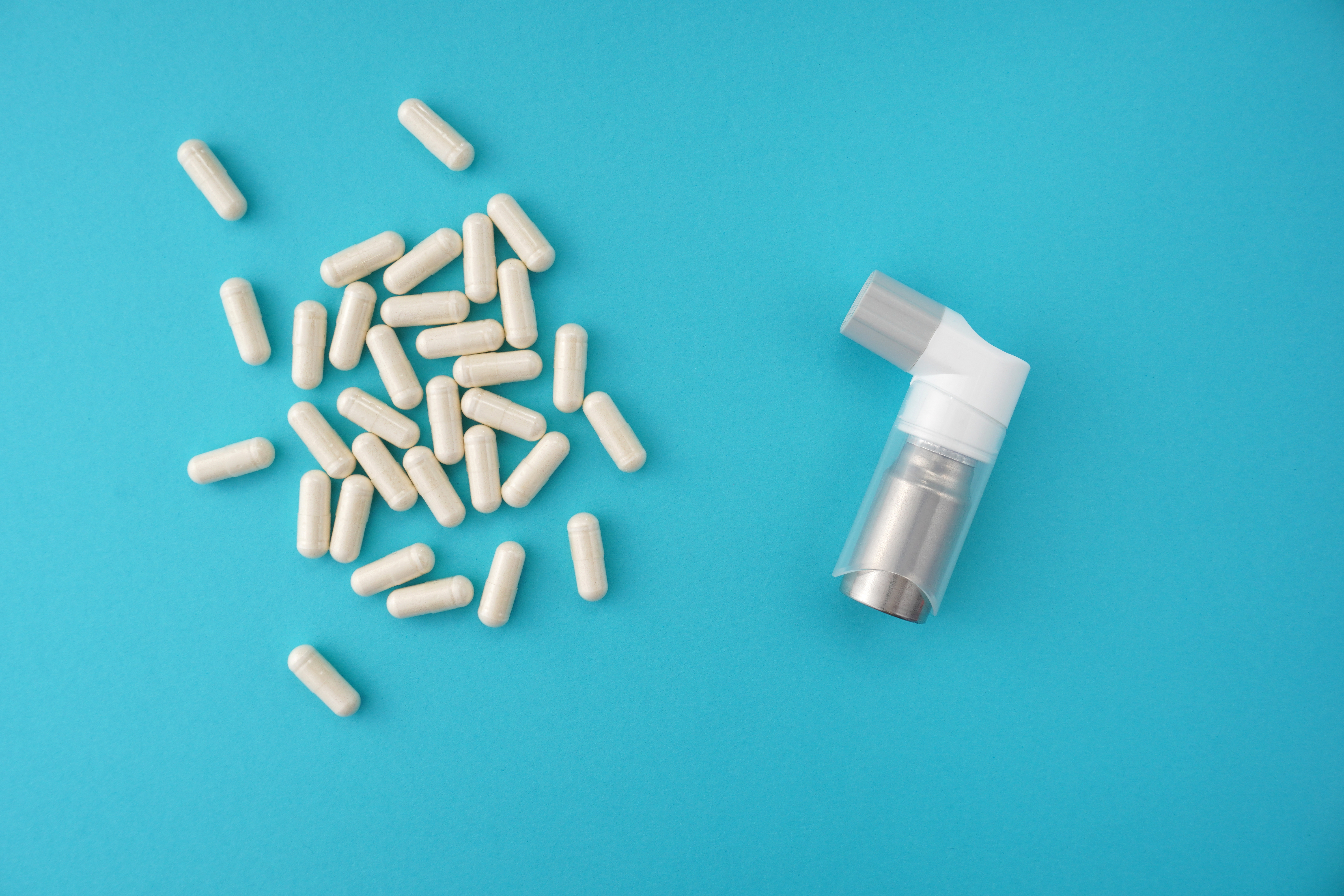 Les antibiotiques altèrent durablement le microbiote, ce qui pourrait accroître le risque d'asthme. © Яна Хоружева, Adobe Stock