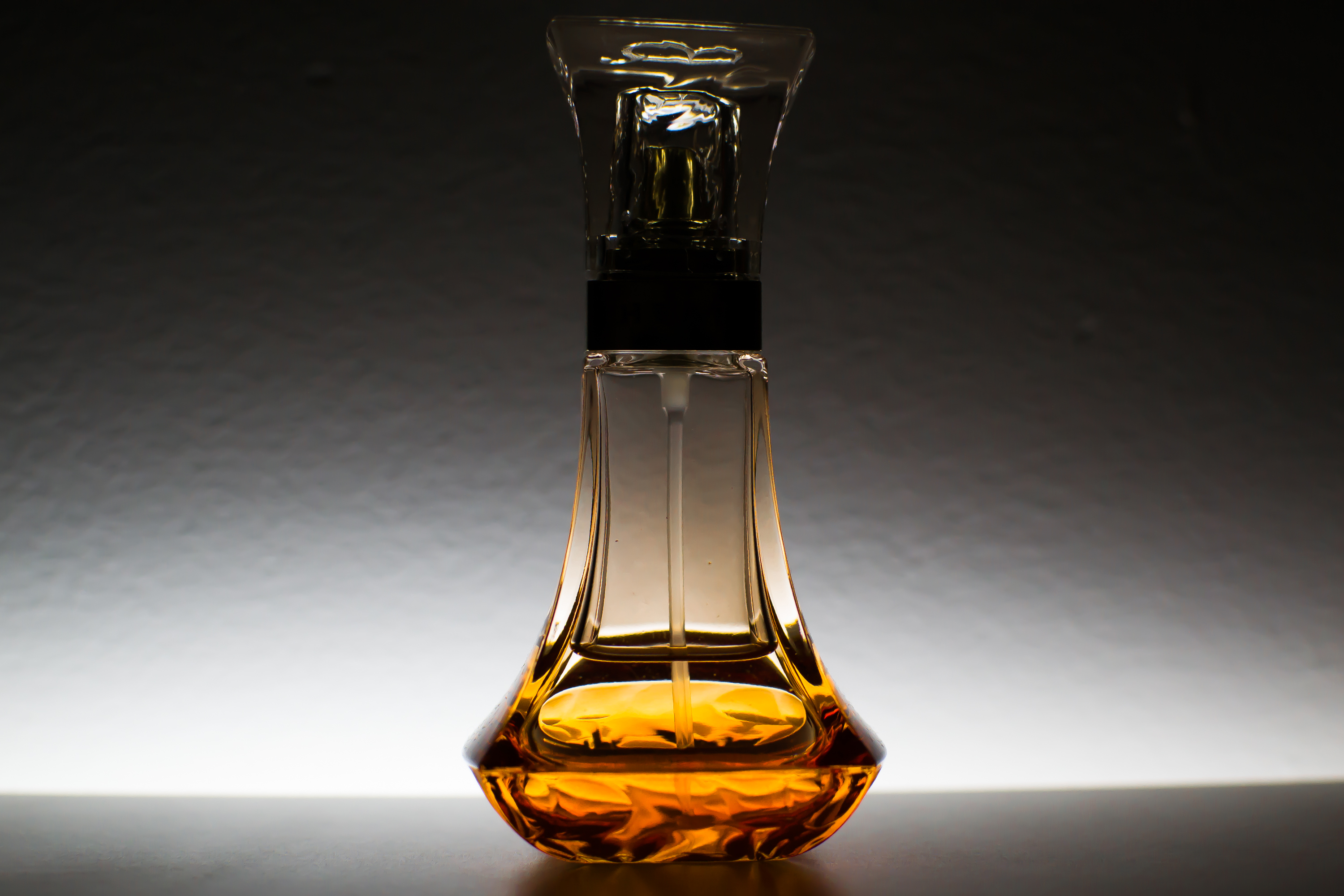 Les composés aromatiques doivent leur nom à leur odeur caractéristique. Ces substances sont très utilisés dans les parfums. © Pexels