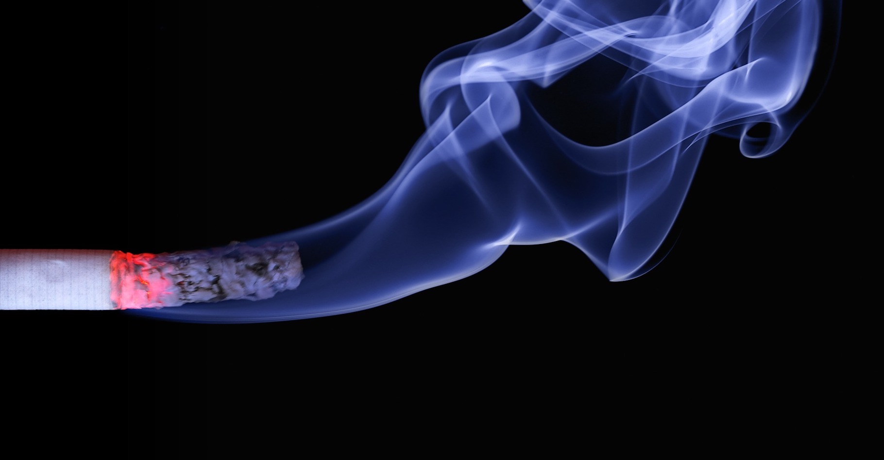 Le Centre international de recherche sur le cancer classe la fumée de cigarette parmi les substances cancérogènes avérées. Certains la qualifieraient plutôt de cancérigène… © realworkhard, Pixabay, CC0&nbsp;Creative Commons