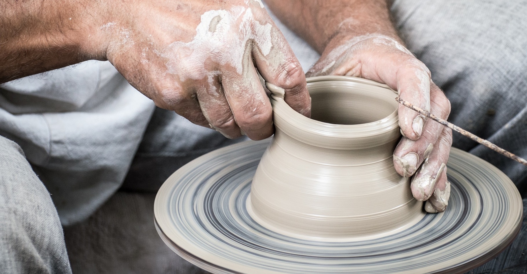 Le terme céramique est employé pour désigner un objet en terre cuite ou pour qualifier un matériau plus technique utilisé dans l’industrie. © LubosHouska, Pixabay, CC0 Creative Commons