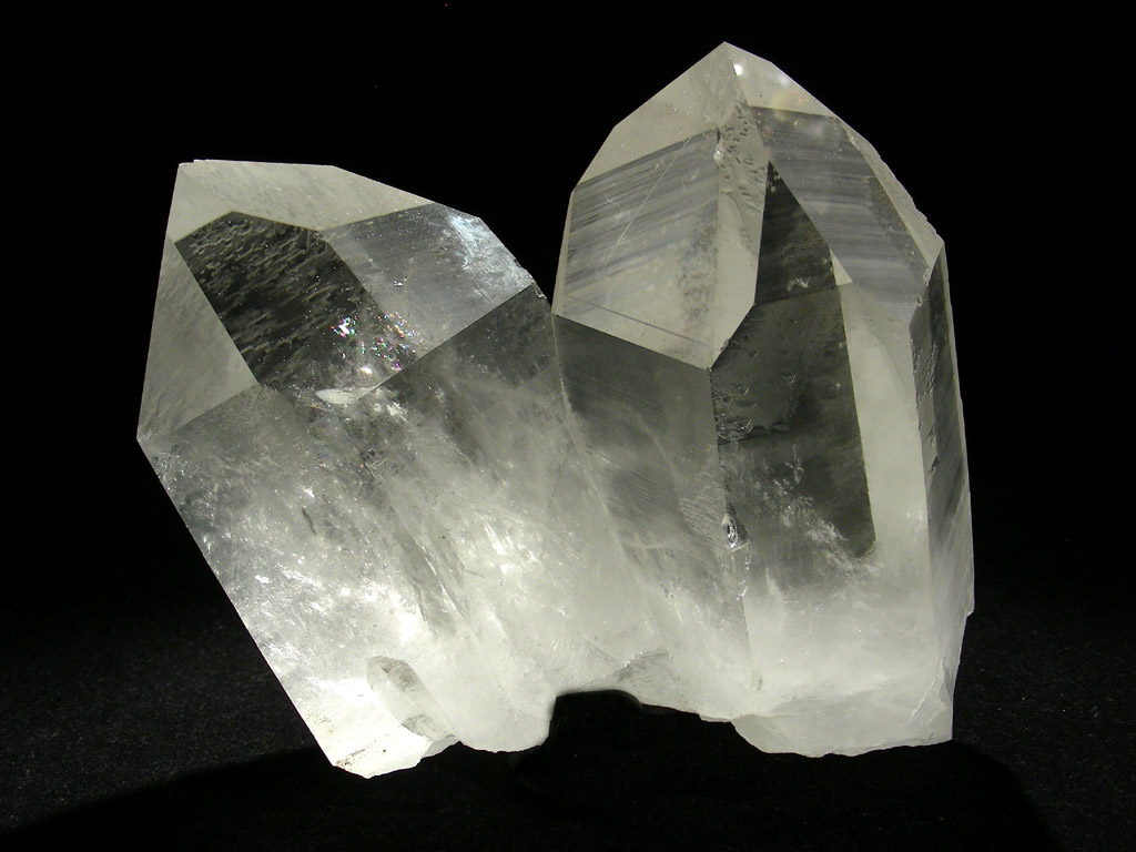 Cette échantillon de cristal de roche fait penser aux cristaux mémoires du Superman de Richard Donner en 1978. On peut désormais imaginer stocker des informations dans des objets en verre taillés pour leur ressembler. © L.Carion-www.carionmineraux.com