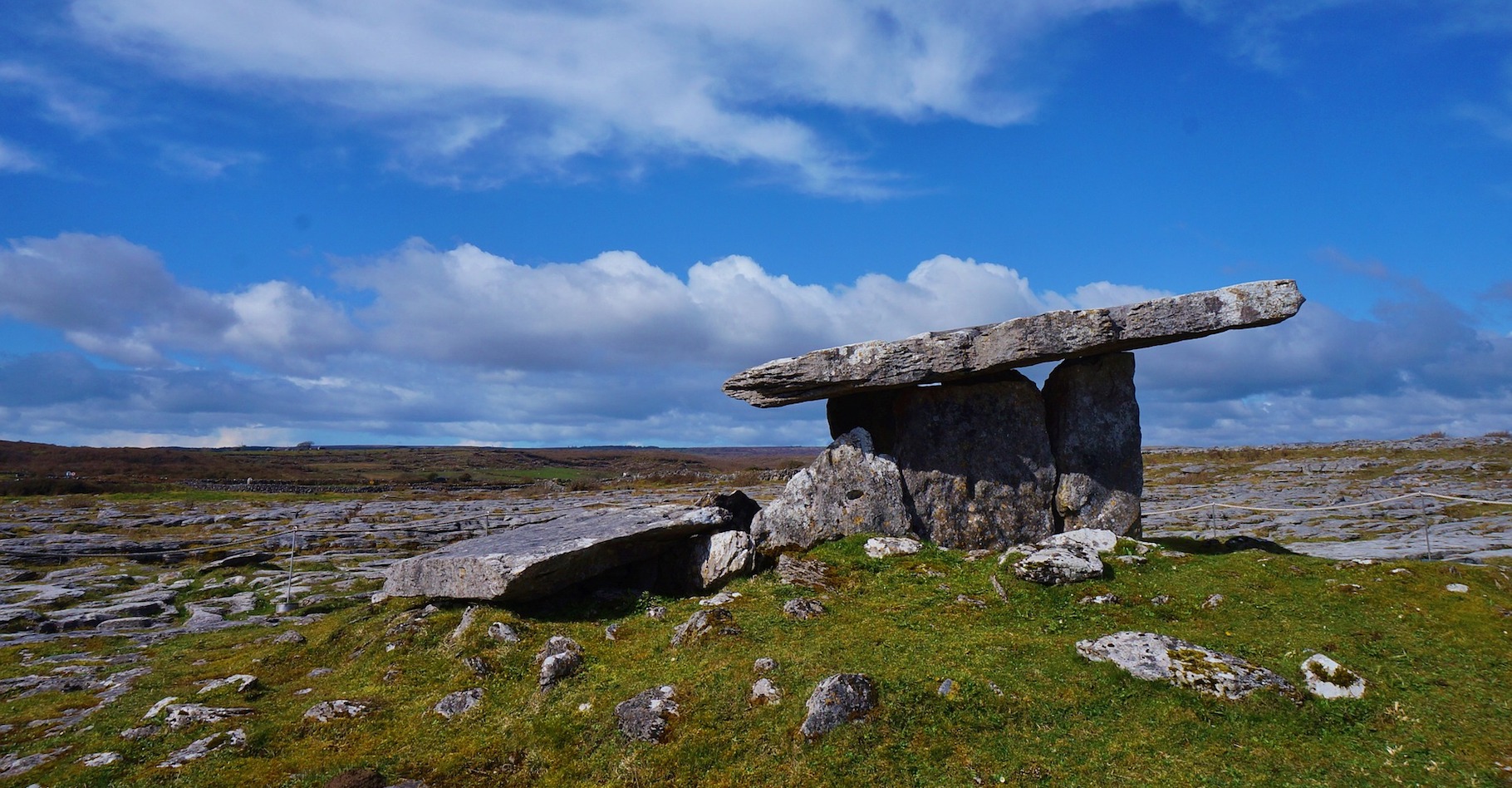 Les dolmens, des structures mégalithiques, sont nombreux en Europe de l’ouest. Ici, en Irlande. © carina_chen, Pixabay, CC0 Public DOmain