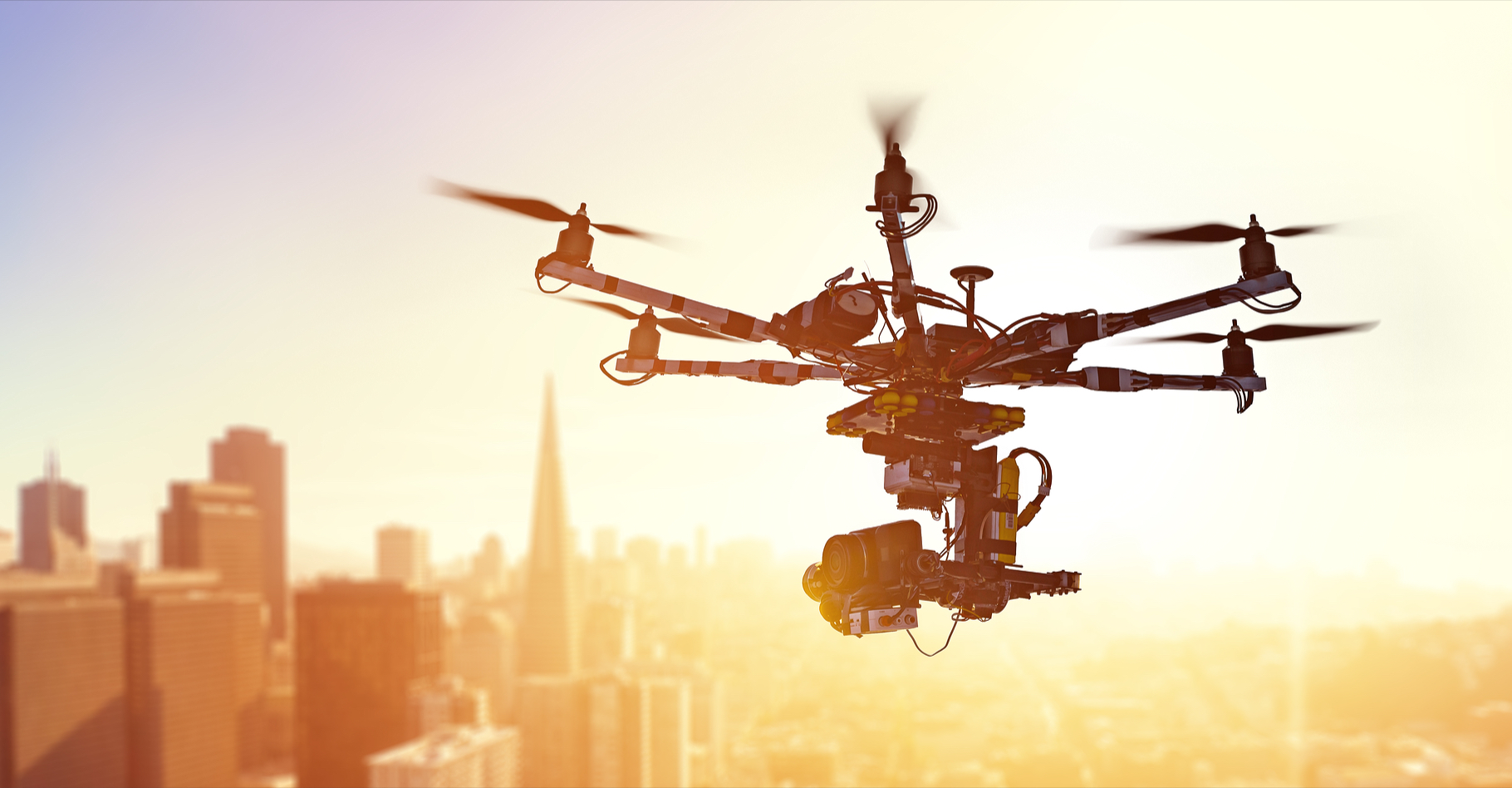 Le matériau composite imaginé par des chercheurs de l’École polytechnique fédérale de Lausanne permettra-t-il de transformer, à la demande, un drone en voiture ? © Alexey Yuzhakov, Shutterstock