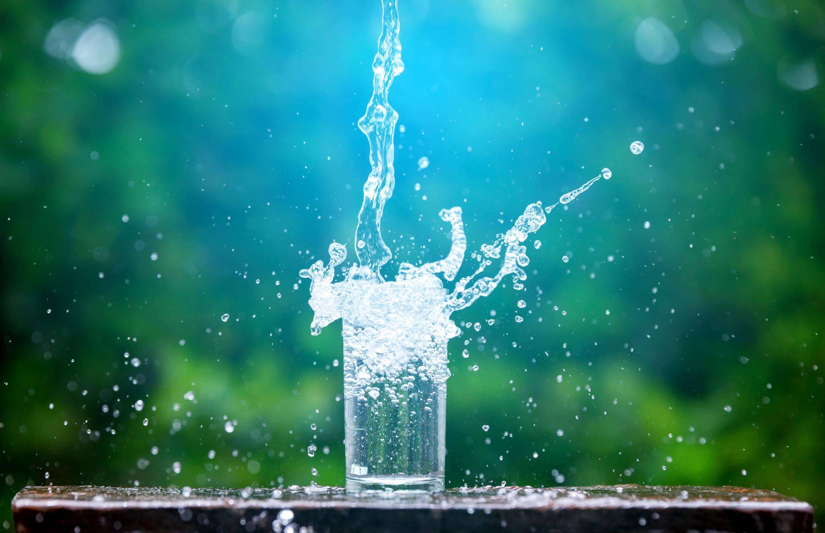 Un potomane peut boire jusqu'à 24 litres d'eau par jour. © Noon@photo, Adobe Stock