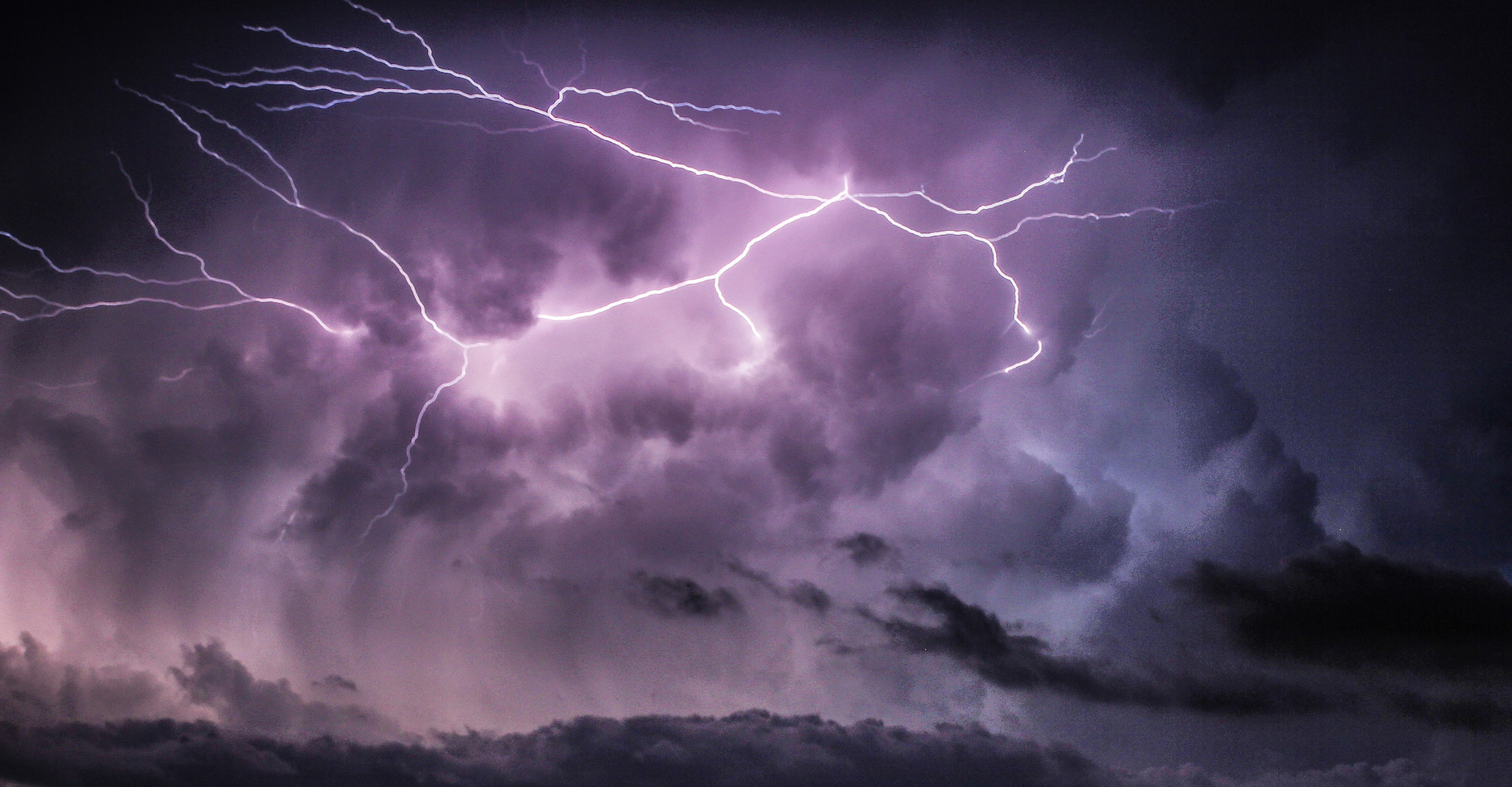 Pour la première fois en 2016, l’Organisation météorologique mondiale a archivé des données concernant les éclairs les plus longs, en distance et en temps, enregistrés sur Terre. © Jeannot Doe, Flickr, CC by-NC-ND 2.0