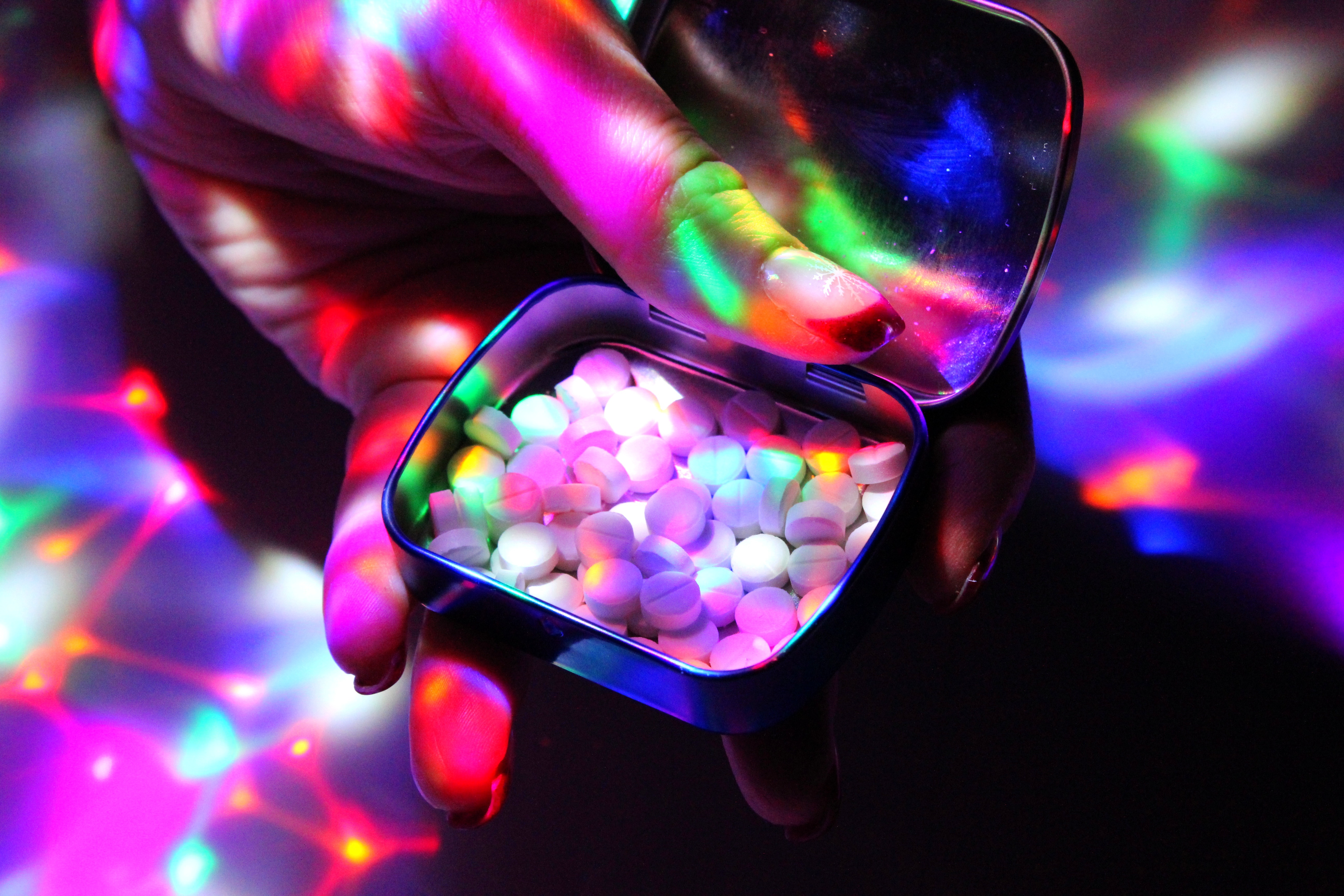 L'ecstasy est une drogue psychoactive illégale principalement utilisée à des fins récréatives. © luckakcul, Adobe Stock