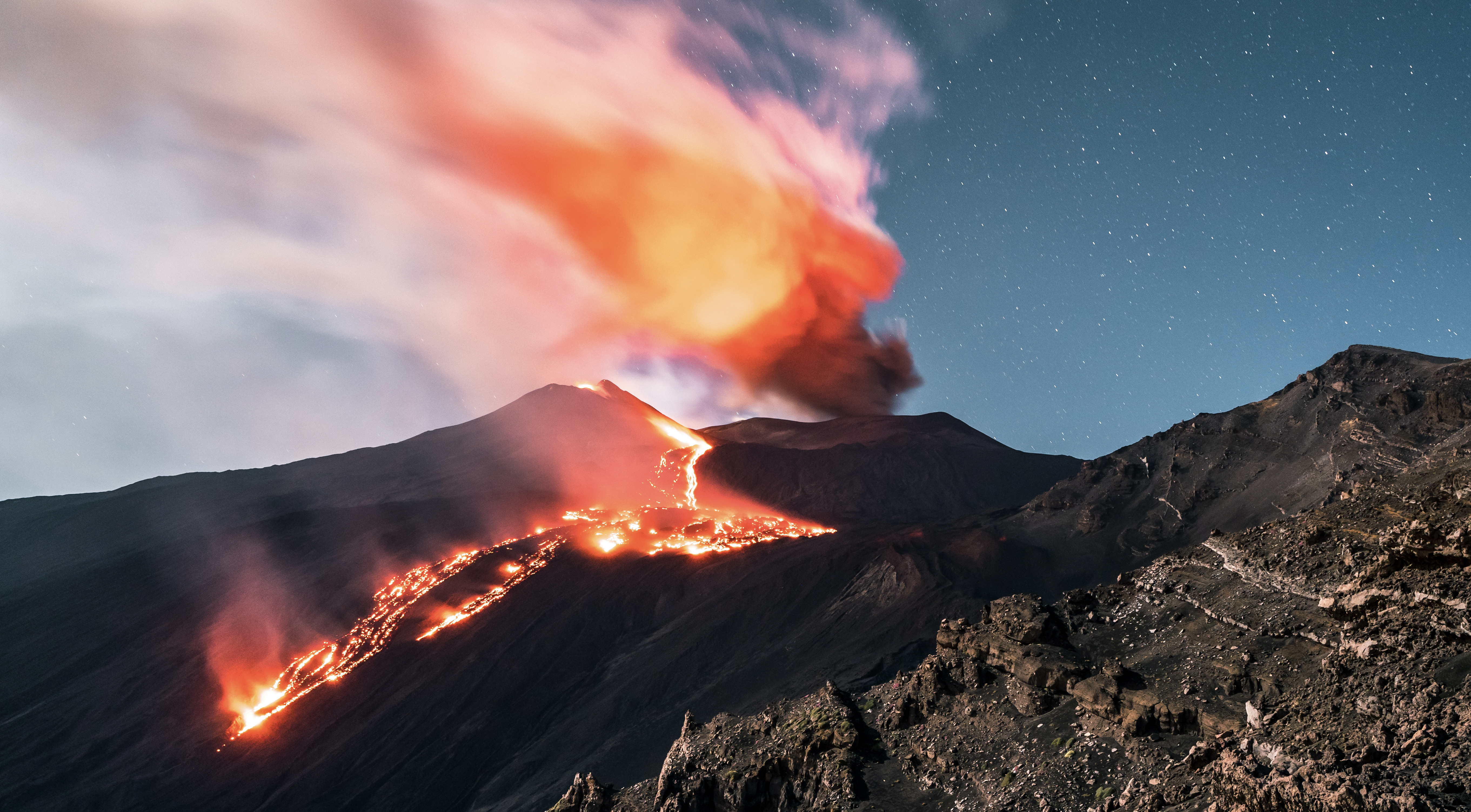 Tous les volcans ne sont pas aussi actifs que l'Etna, ni aussi bien connu. © Fernando, Adobe Stock