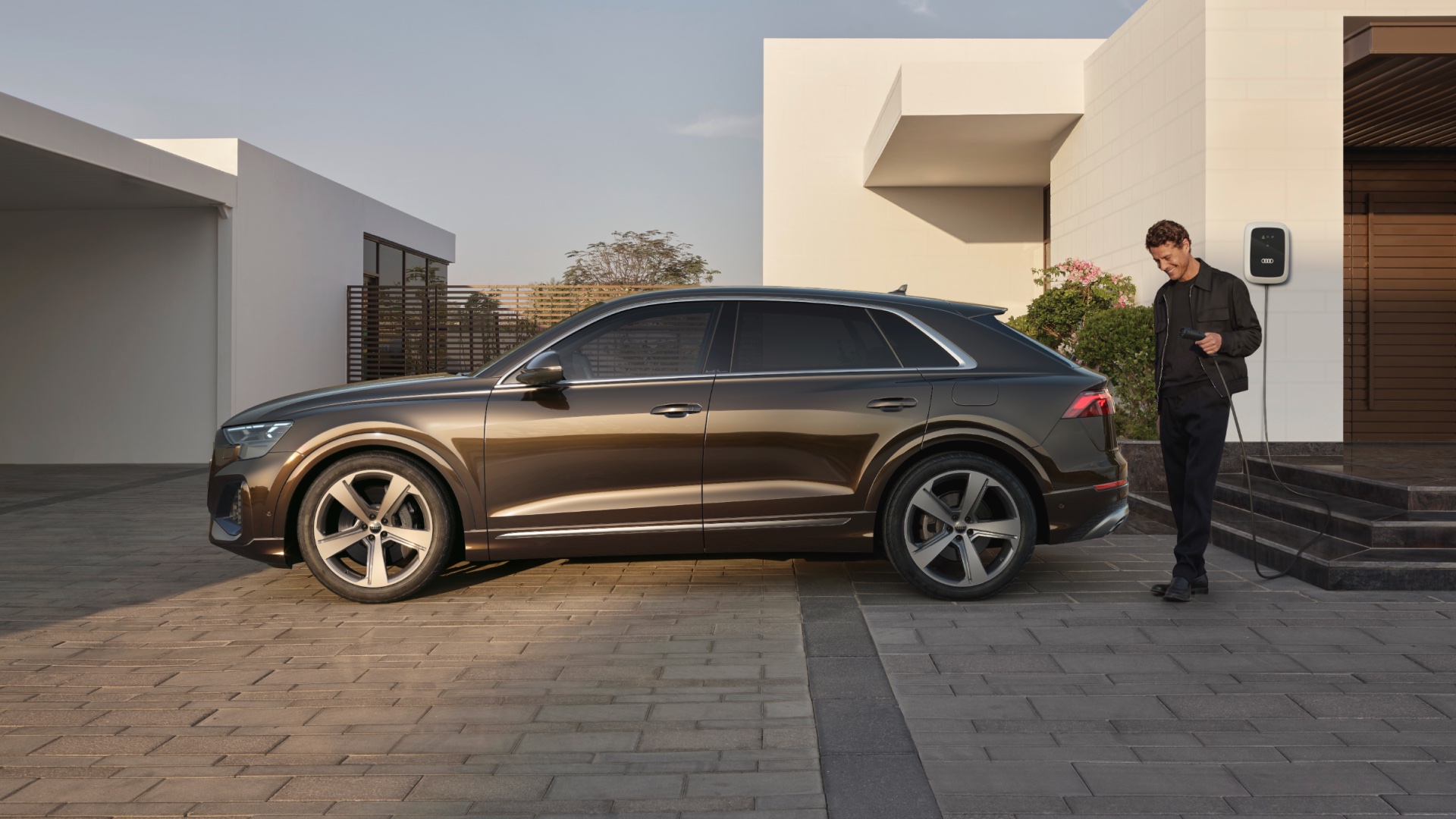 La nouvelle Audi Q8 TFSIe, un SUV coupé qui accueille confortablement jusqu'à cinq personnes. © Audi