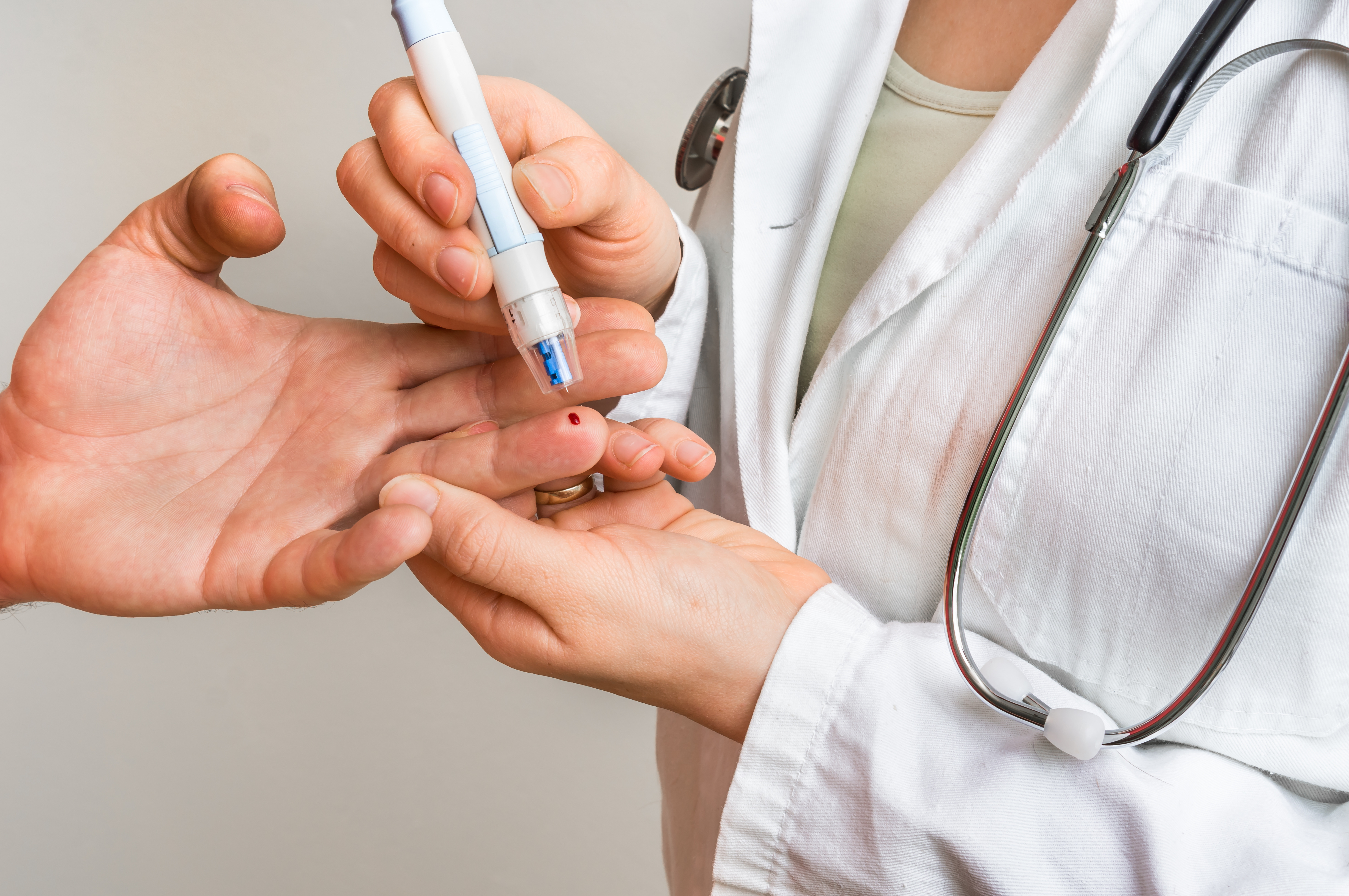 Le vaccin est recommandé chez les personnes atteintes de maladies auto-immunes. Le diabète de type 1 ou de type 2 est bien un facteur de risque sérieux et indépendant de se voir hospitaliser ou mourir à cause d'une infection au SARS-CoV-2. © andriano_cz, Adobe Stock 
