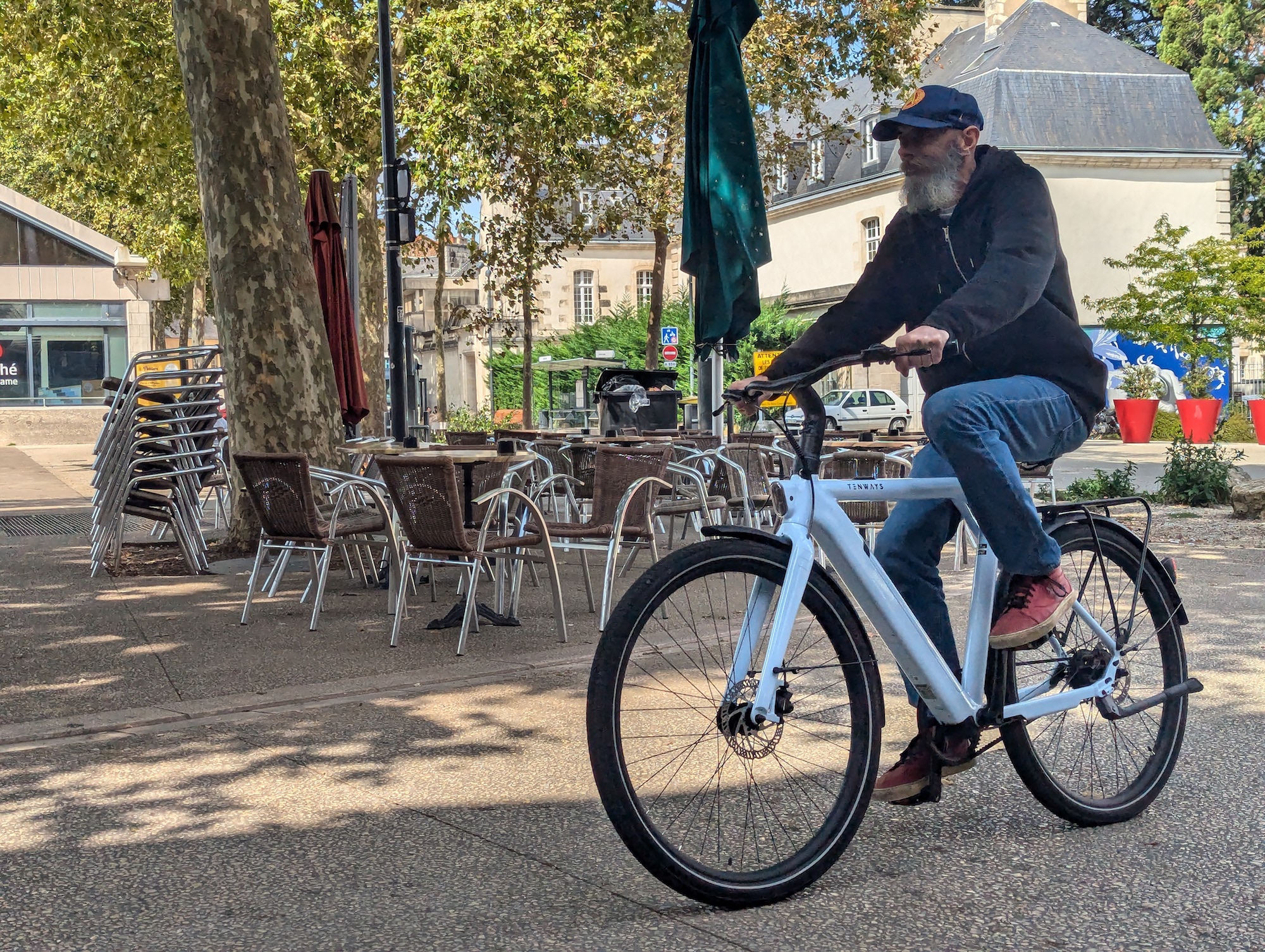 Le design du vélo Tenways CGO009 est très réussi et il se fait remarquer. © Futura