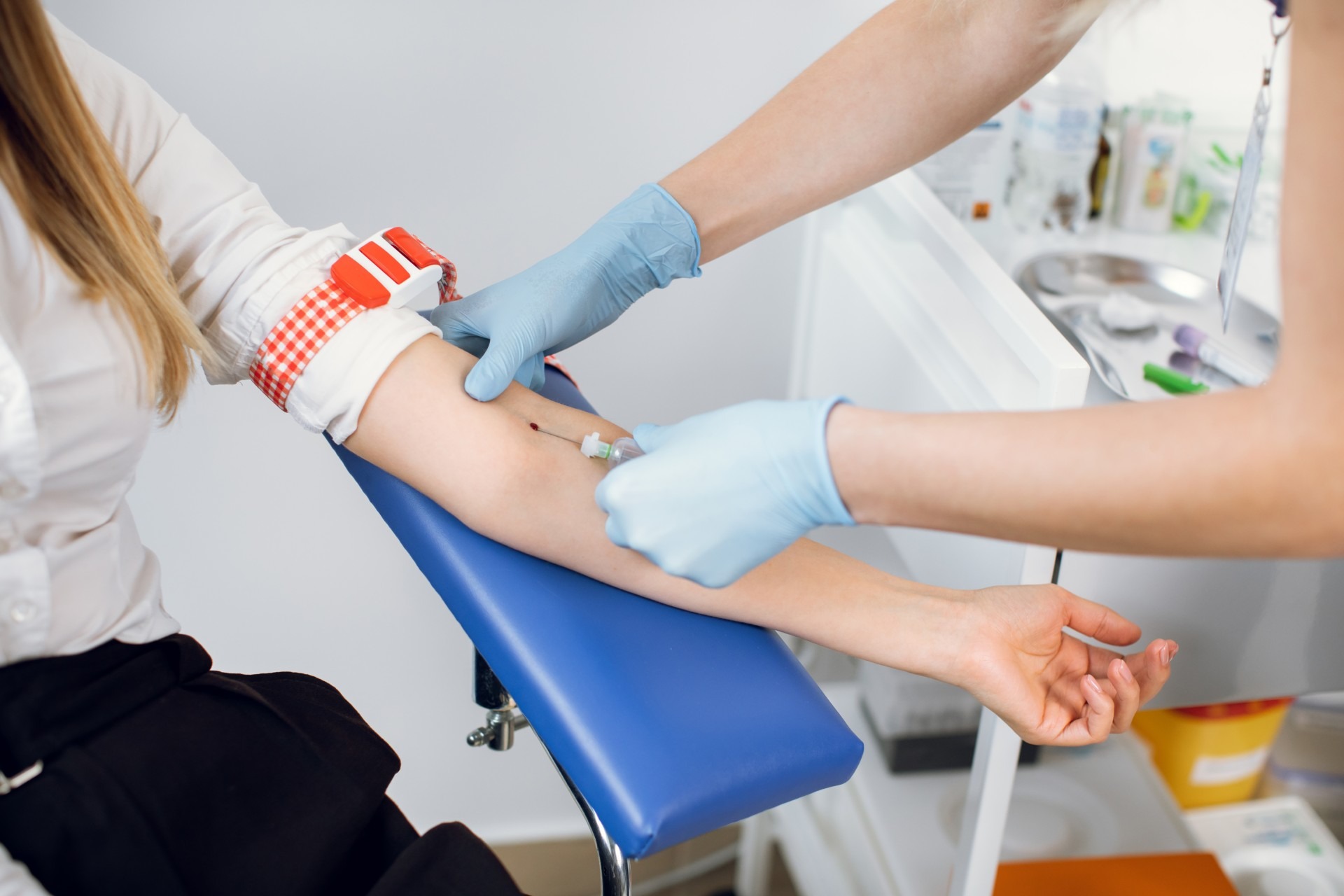 La biopsir liquide ouvre la voie à un dépistage moins invasif et à un suivi plus précis des cancers du sein. © SofikoS, Shutterstock.com