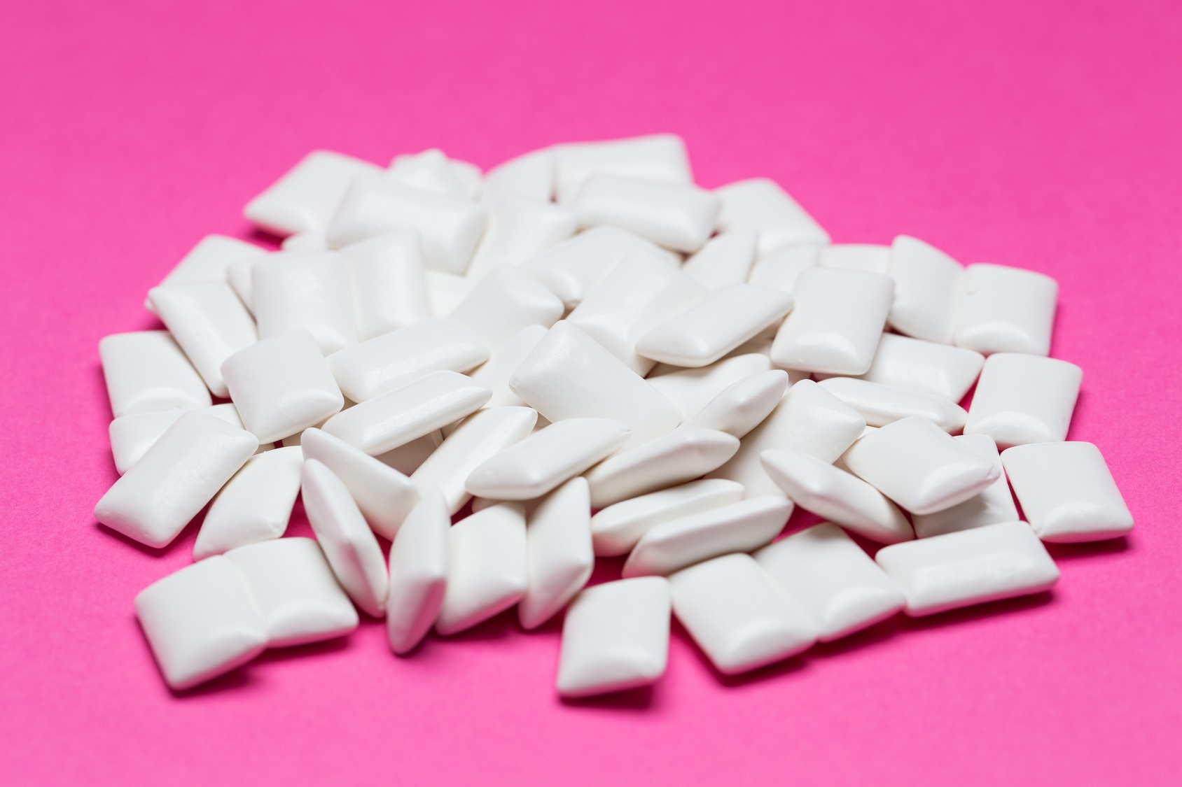 Beaucoup de bonbons et chewing-gums contiennent du dioxyde de titane. © vfhnb12, Fotolia