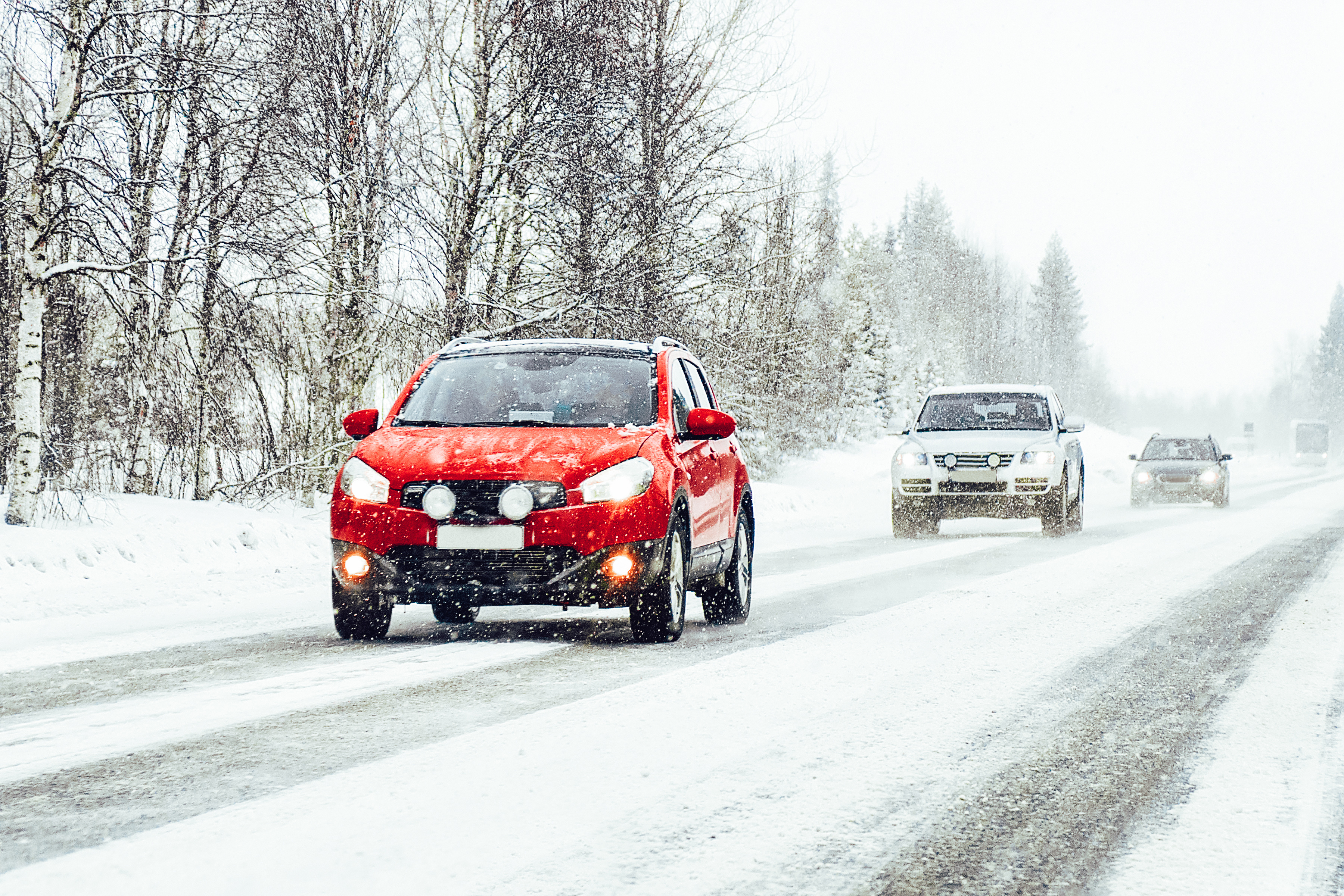 La neige pourra compliquer les déplacements sur les routes à partir de vendredi, surtout à l'est de la France. © Roman Babakin, Adobe Stock