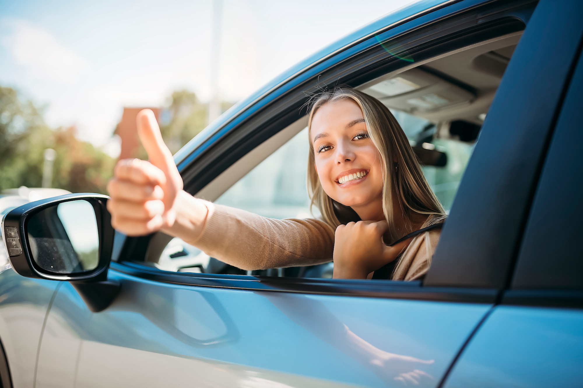 Inscrit dans une auto-école ou candidat libre, une plateforme en ligne permet de réserver son rendez-vous pour l’examen pratique du permis de conduire A ou B. © Louis-Photo, Adobe Stock