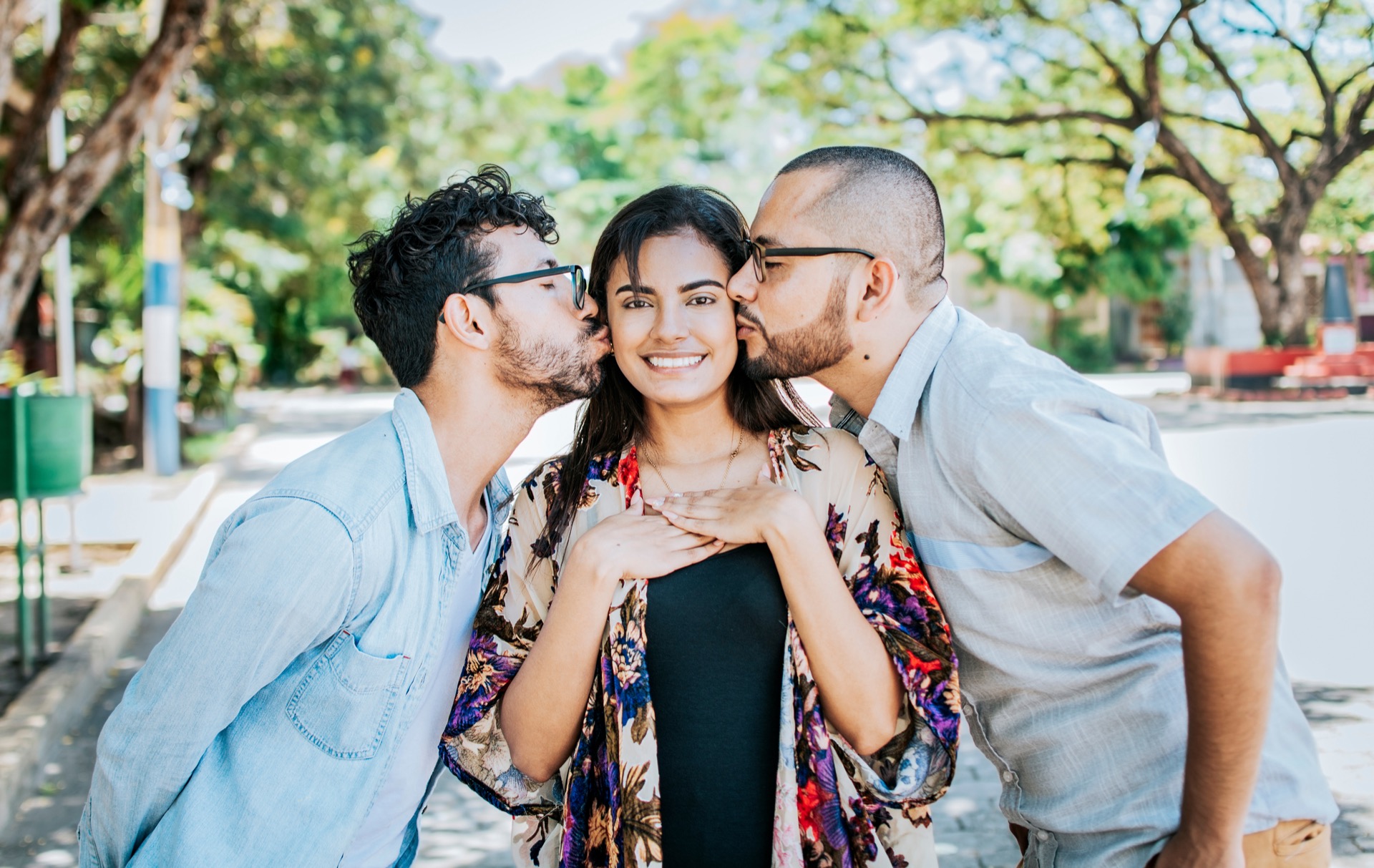 Un rapport récent révèle que, au Canada, un nombre croissant de personnes vivent des relations polyamoureuses. © IHERPHOTO, Adobe Stock