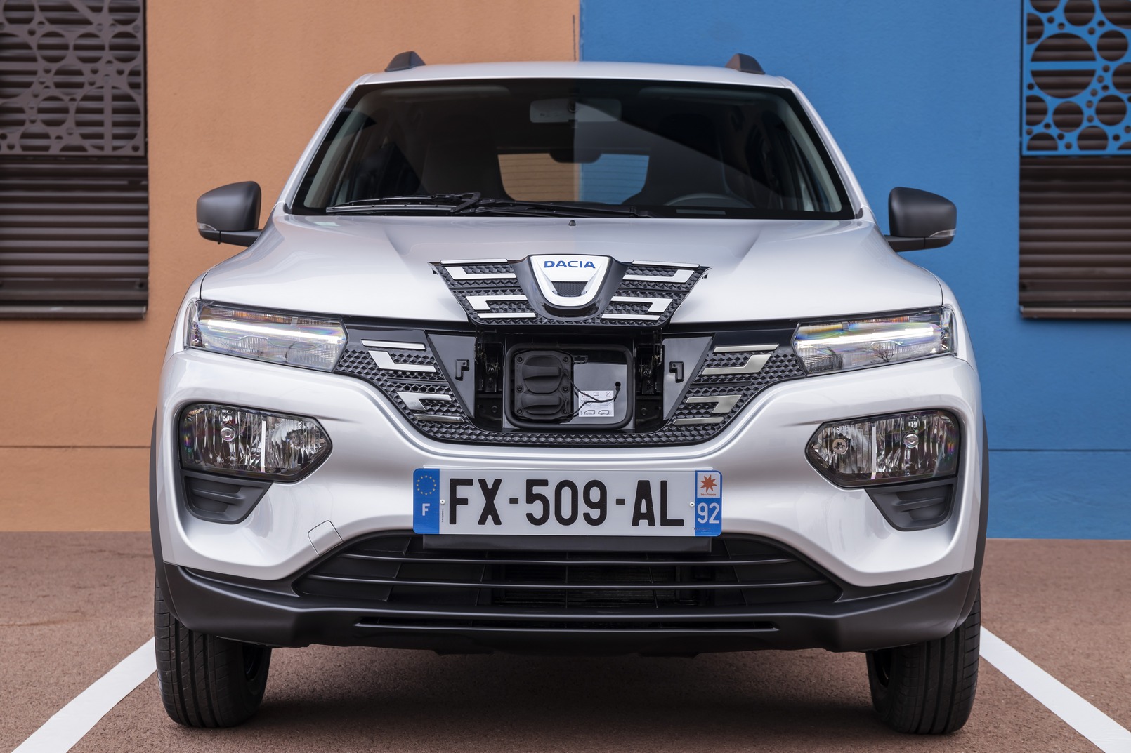 La Dacia Spring sera disponible à partir de cet automne. Les clients ayant précommandé la version Confort Plus se verront offrir l’équivalent de 2&nbsp;000 km de recharge. © Renault