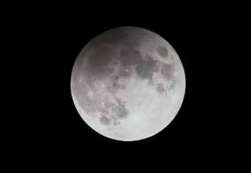 Éclipse de Lune par la pénombre, visible depuis l'Europe, l’Afrique, l’Amérique du Nord et du Sud, et une partie de l’Océanie