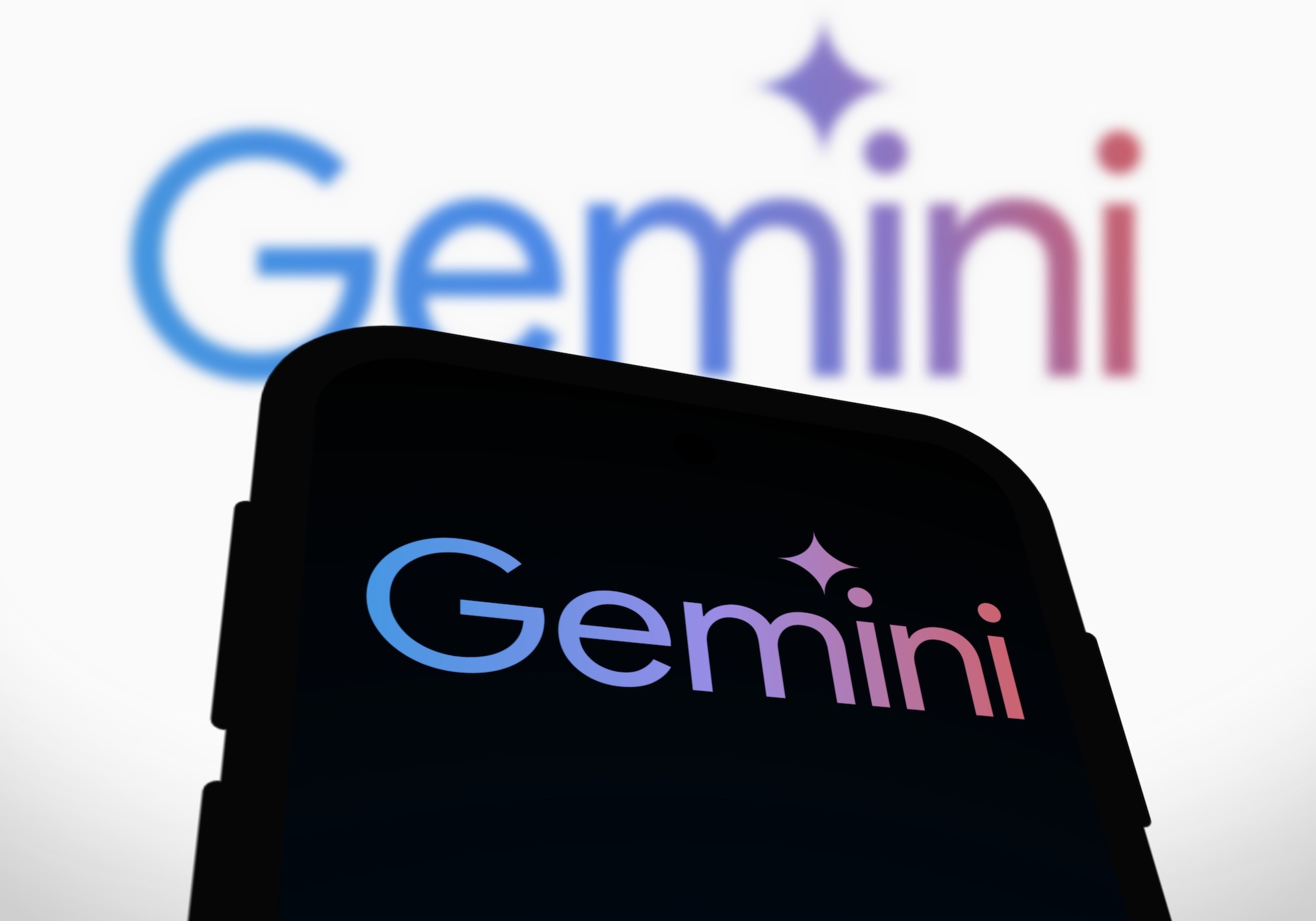 Google vient d’annoncer Gemini 2.5 Pro, une nouvelle version plus intelligente de son chatbot. © Squtye, Adobe Stock