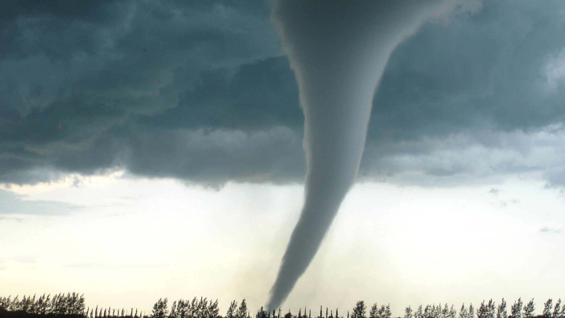 Des images spectaculaires de la tornade qui a touché l'Alsace le 4 mai
