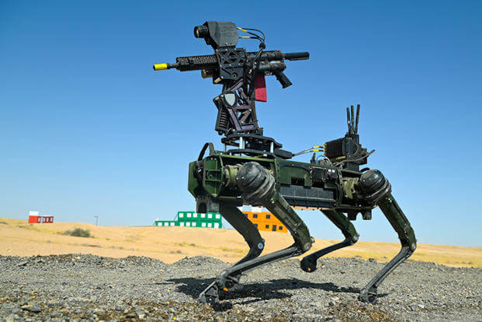 Le robot est équipé d’une tourelle dotée d’un fusil d’assaut et d’un système de visée optique assisté par IA. © Dean John Kd De Dios, US Army