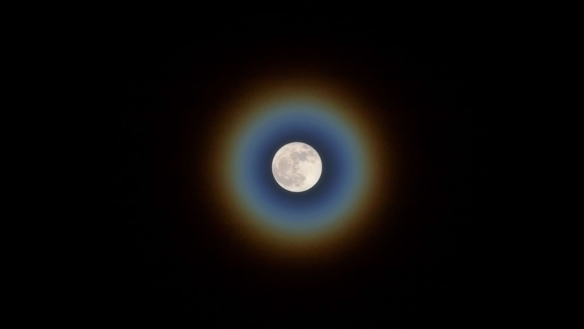 Phénomène météo extraordinaire : la couronne lunaire
