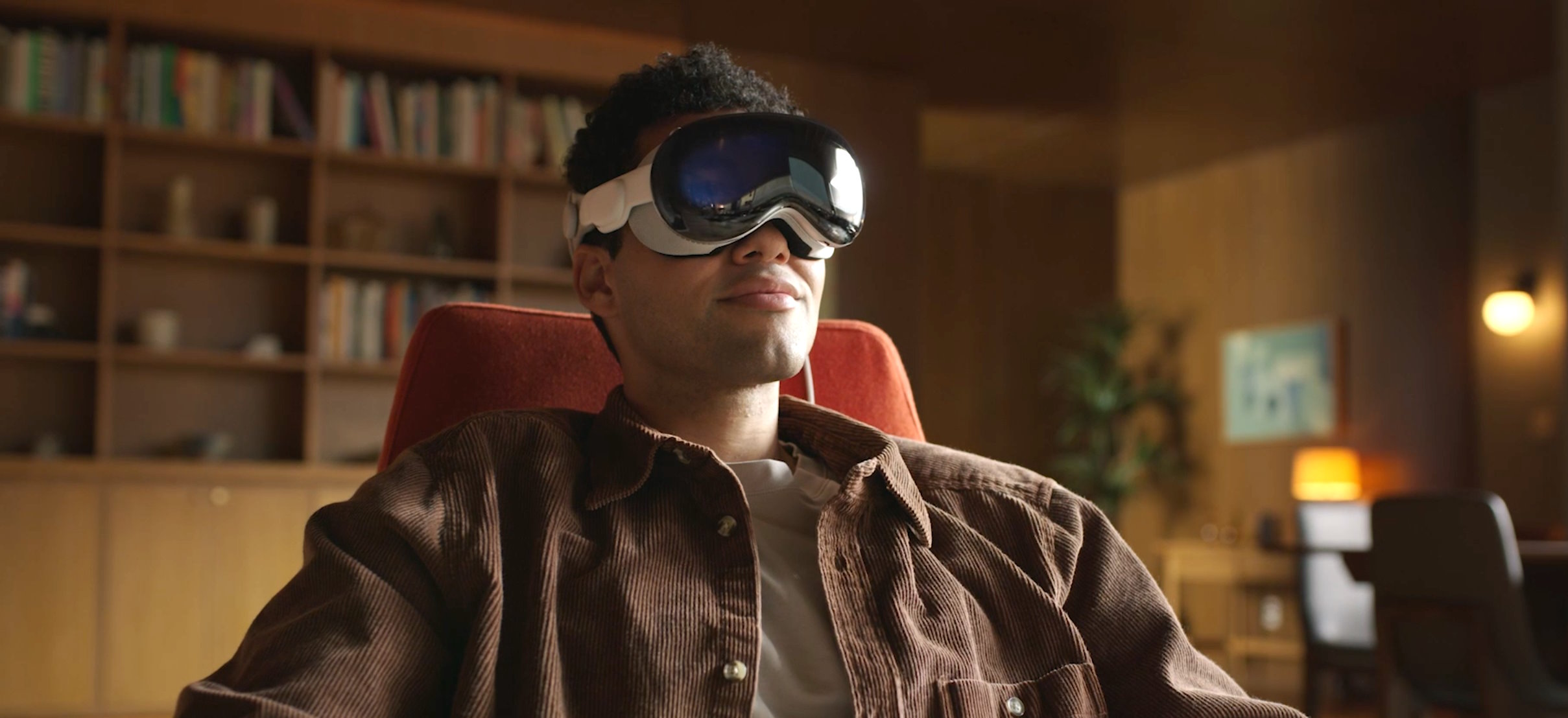 Apple travaillerait actuellement sur deux nouvelles versions de son casque Vision Pro. © Apple