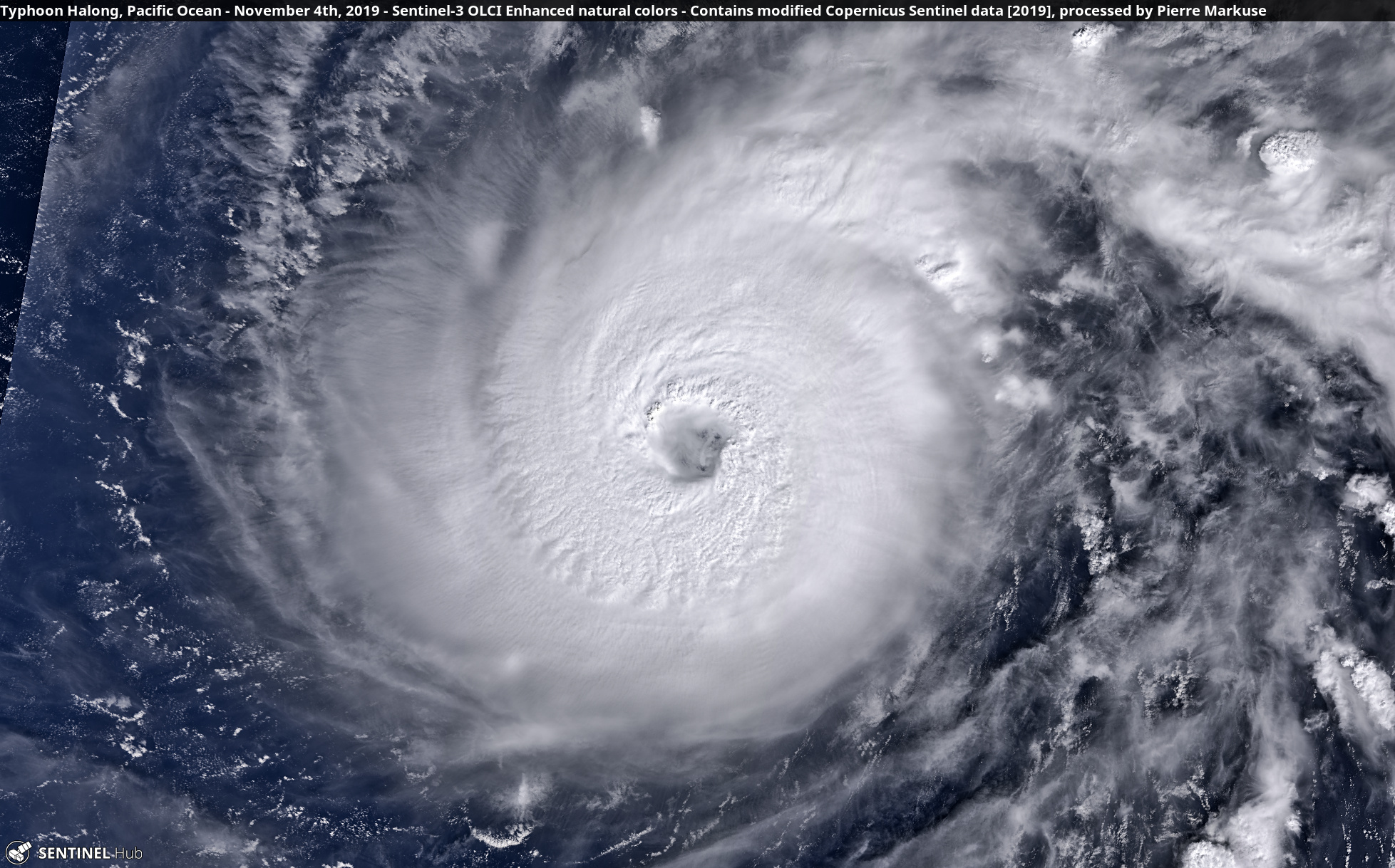 Le super-typhon Halong photographié par le satellite Copernicus Sentinel-1 au-dessus du Pacifique, le 4 novembre 2019. L’image a été retravaillée par Pierre Markuse © Copernicus Sentinel Data, Pierre Markuse