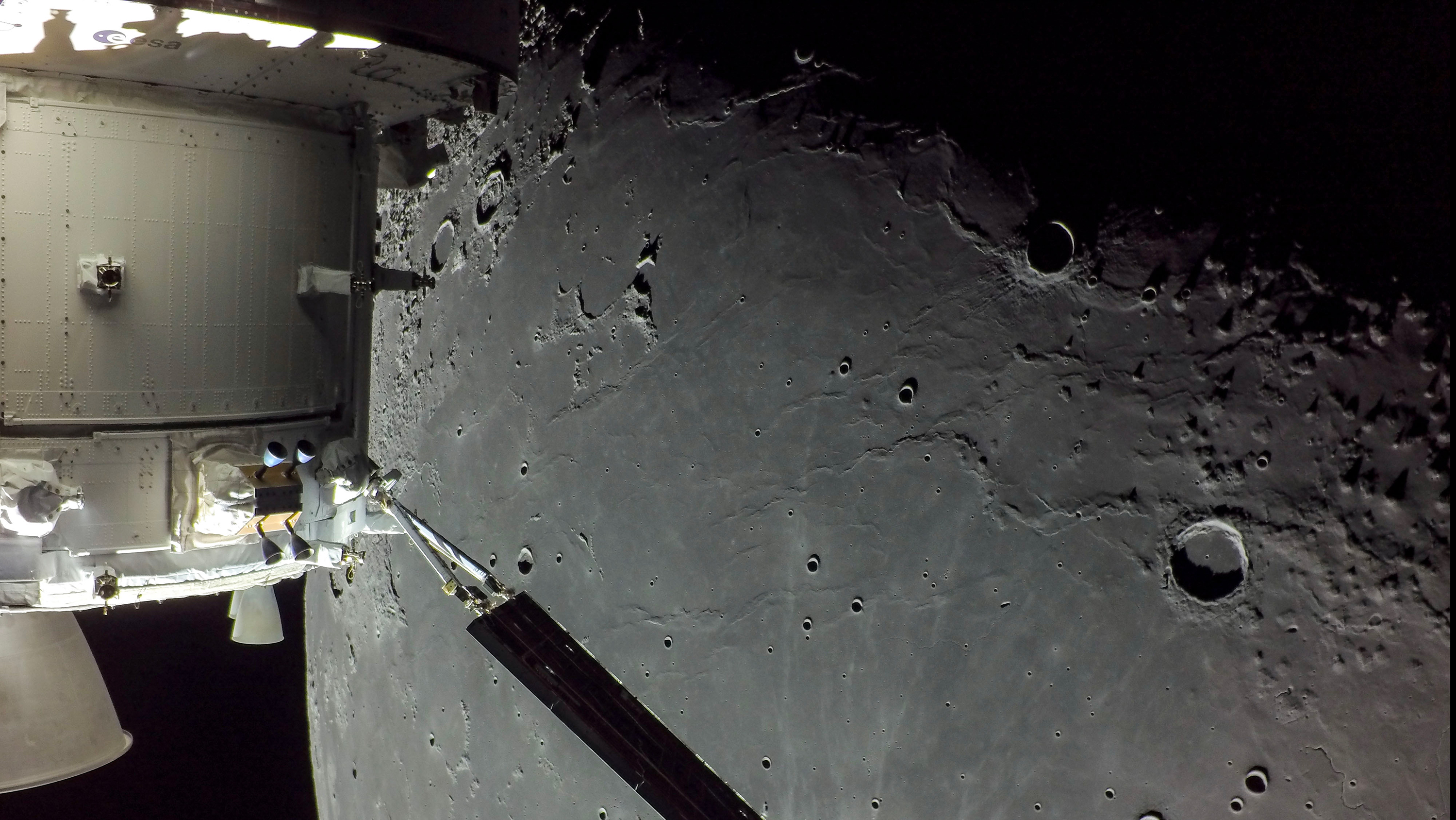 La Lune vue depuis la caméra de navigation, de type go-pro, embarquée sur Orion. Cette image a été acquise lors du 20e jour de la mission Artemis I.&nbsp;© Nasa