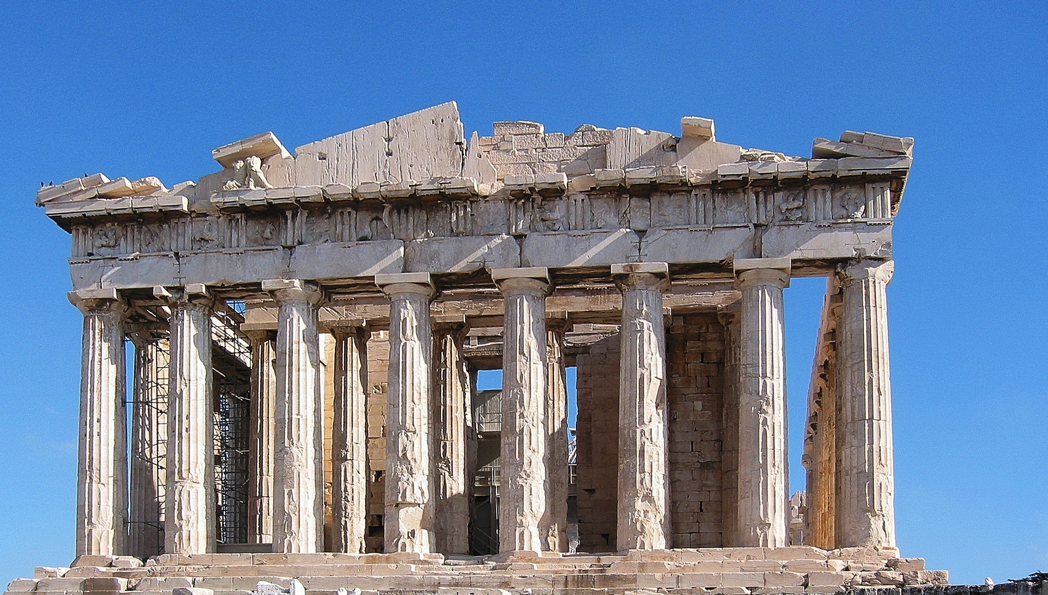 Le Parthénon à Athènes est un exemple à la fois de l'aspiration fondamentale de l'Humanité à l'éternité et à l'ordre et à son opposition à la dégradation et à l'éphémère. C'est aussi un élément d'un des hauts lieux de la philosophie occidentale. © Harrieta171 