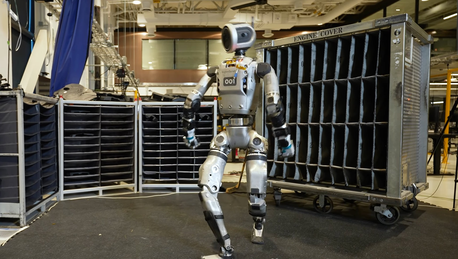 Le robot humanoïde Atlas travaille de manière autonome. © Boston Dynamics