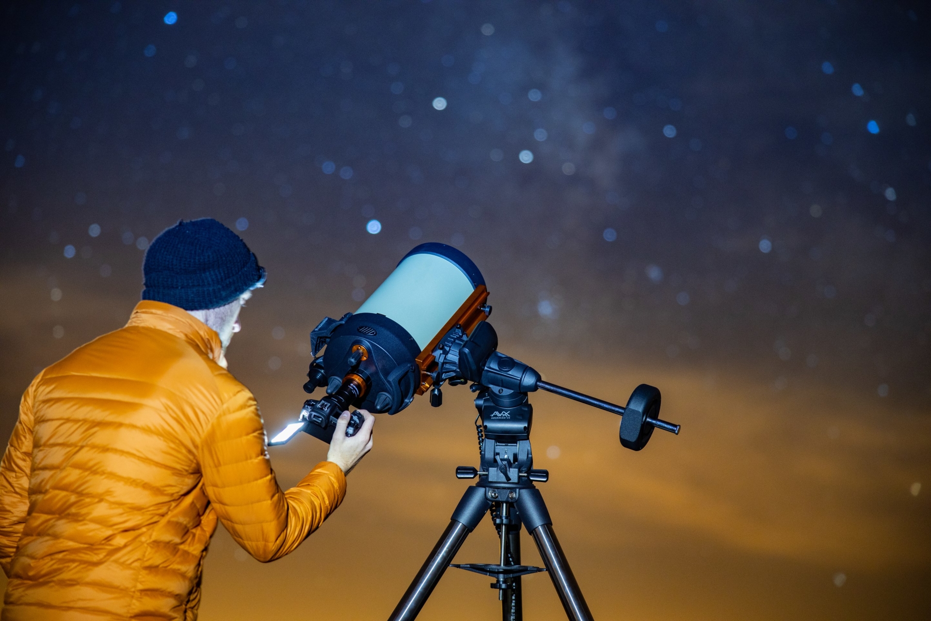 Le Canon EOS Ra peut se fixer à un télescope pour des temps d'exposition relativement longs. © Courtesy of Canon