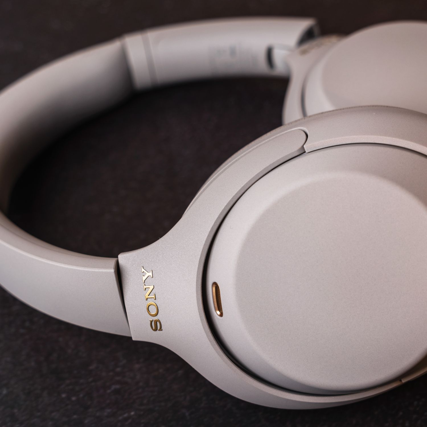 Le casque audio antibruit Sony garantit une qualité sonore optimale © shutterstock