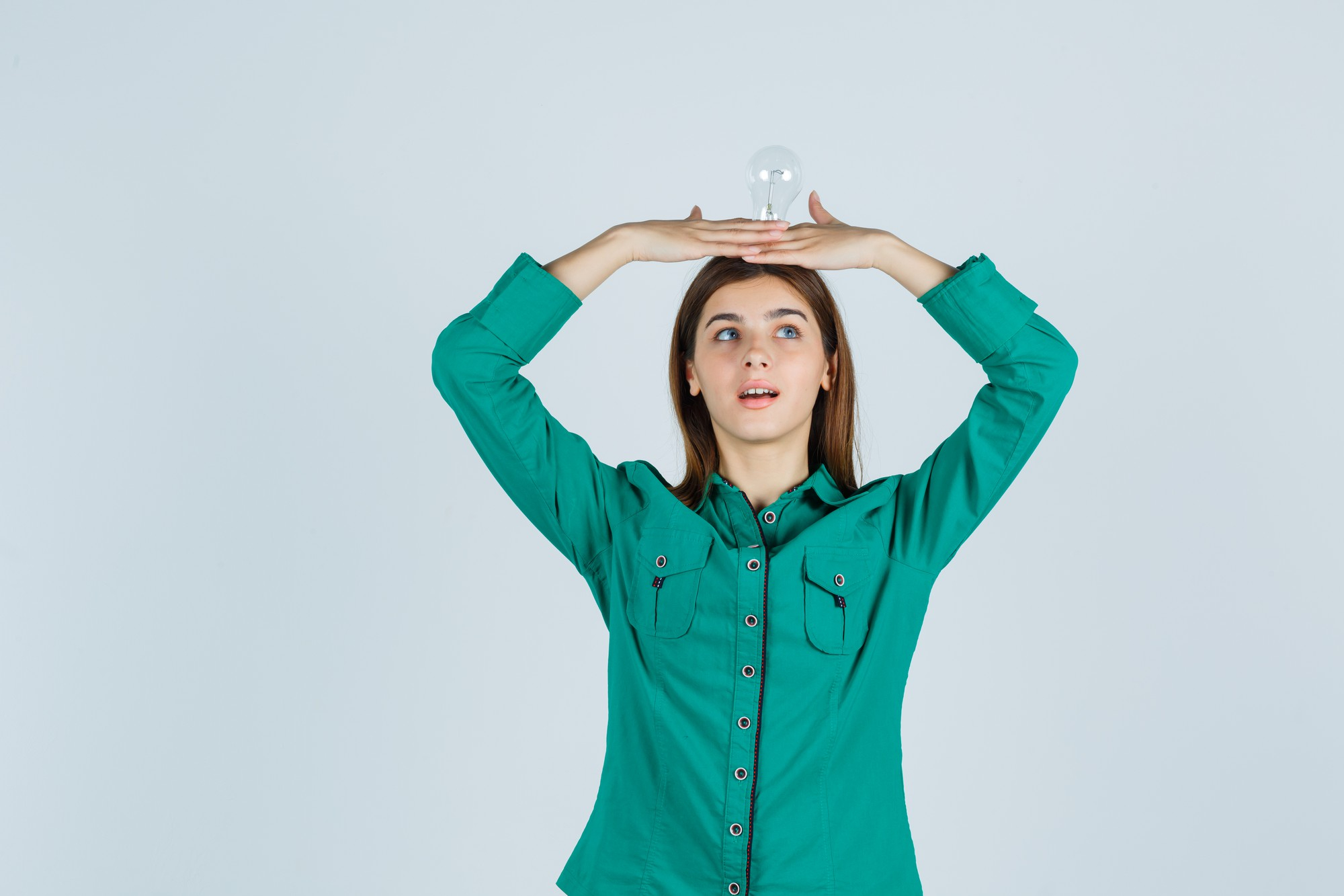 Alpiq et Mint Énergie proposent deux visions de l’électricité : stabilité d’un côté, flexibilité de l’autre. À chacun son contrat, selon ses priorités.(Photo : Freepik)
