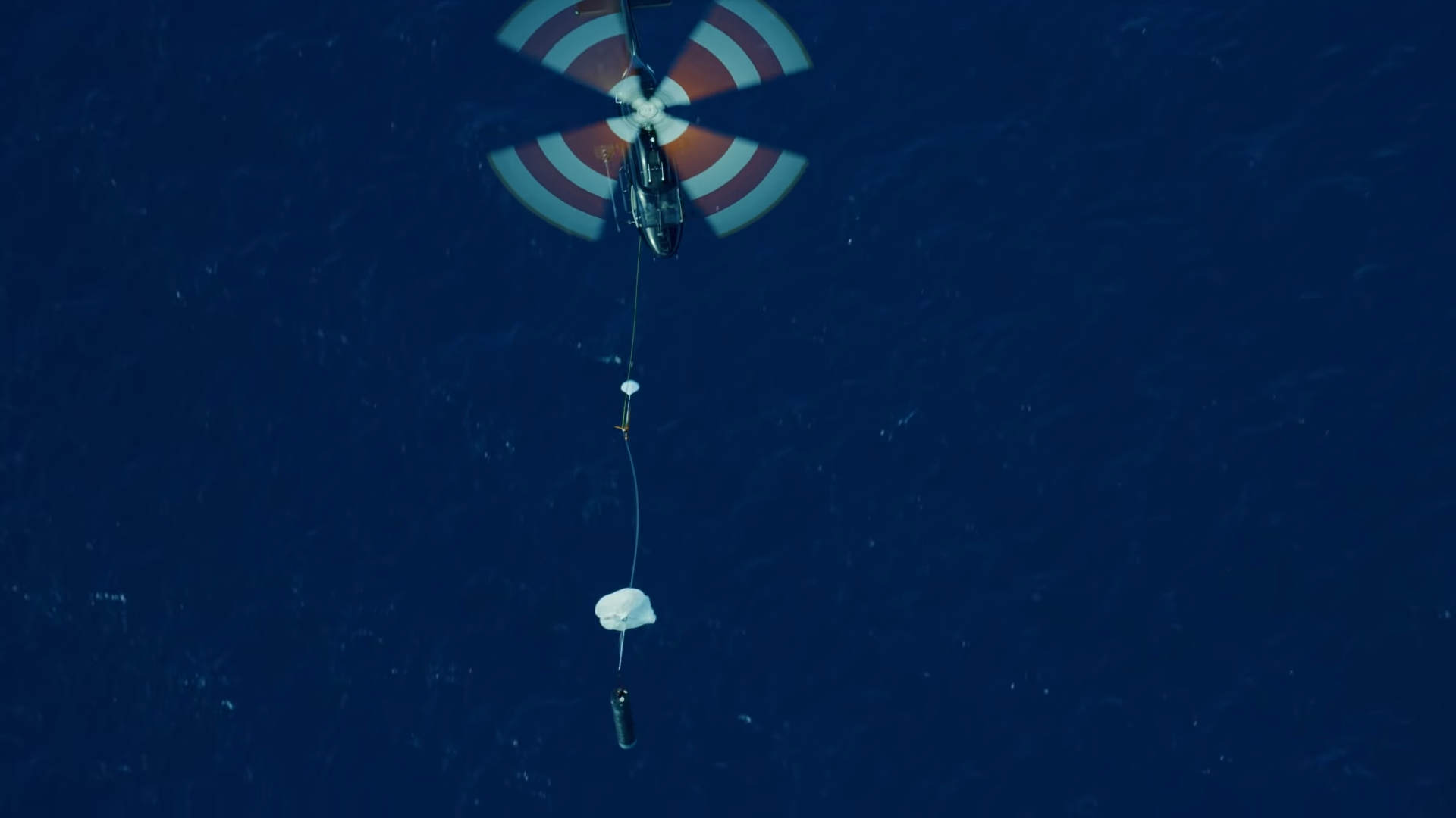 Test de capture d'un premier étage d'Electron largué par un hélicoptère réalisé début 2020. © Rocket Lab