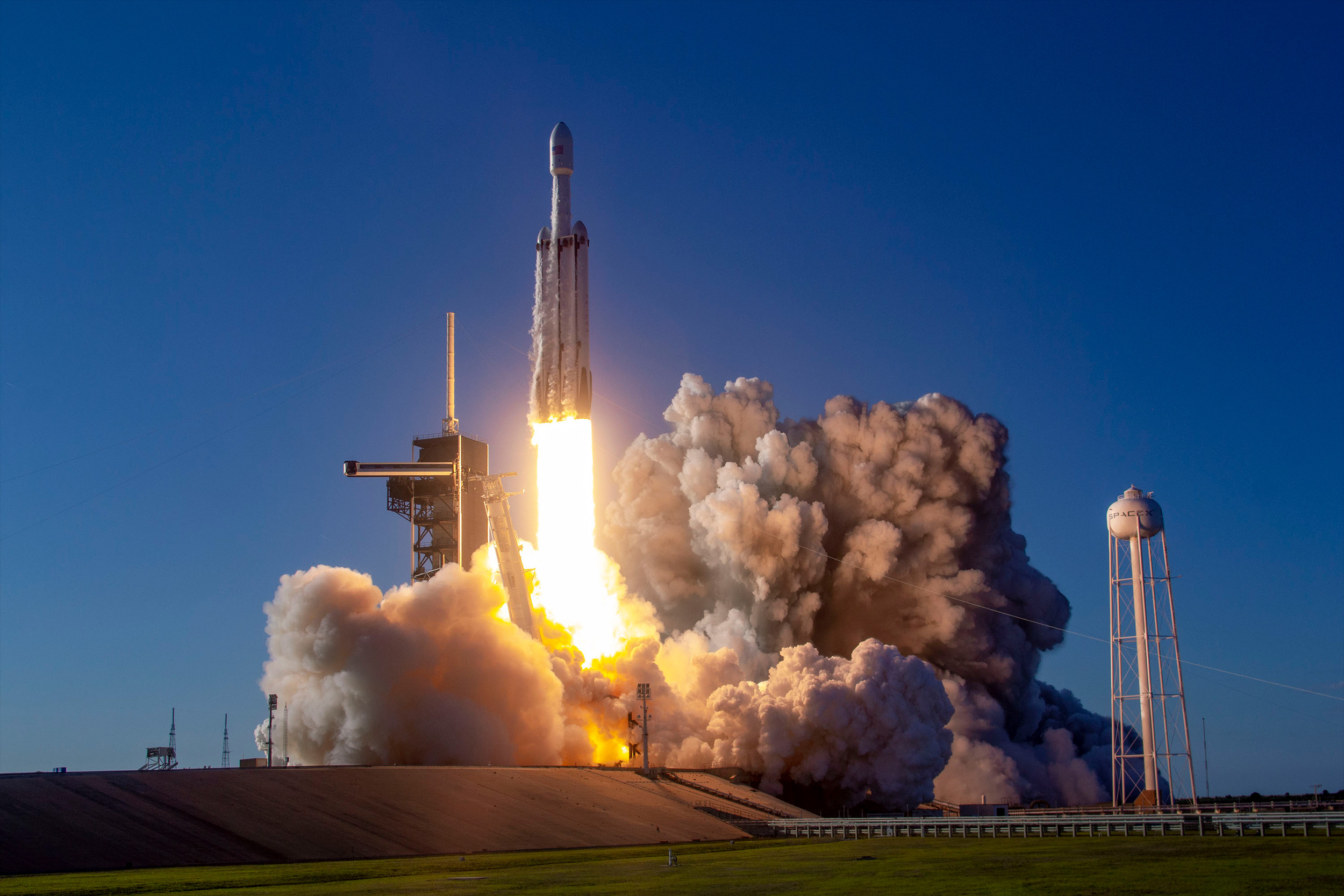 Un Falcon Heavy au décollage. © SpaceX