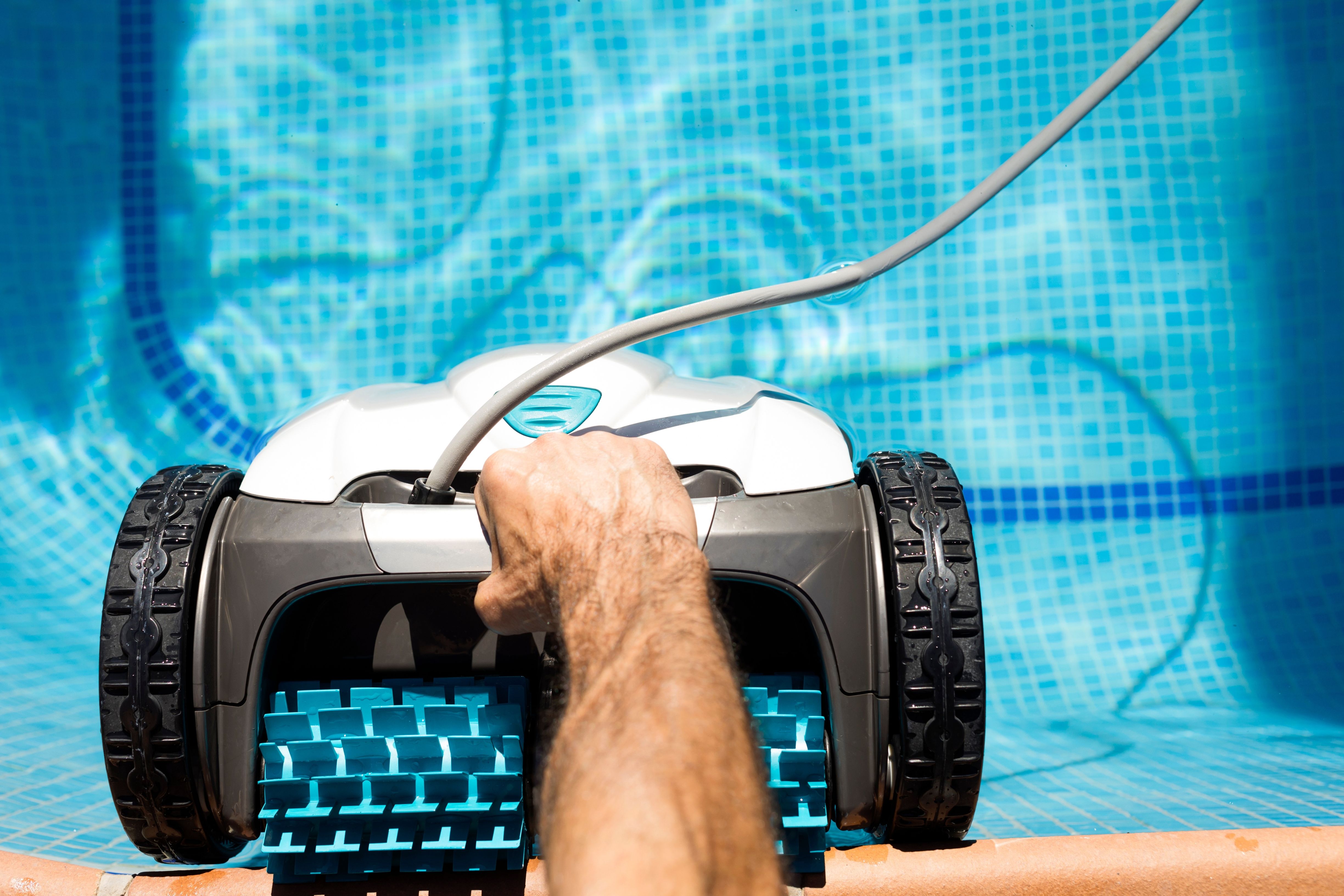 Robot piscine © Shutterstock
