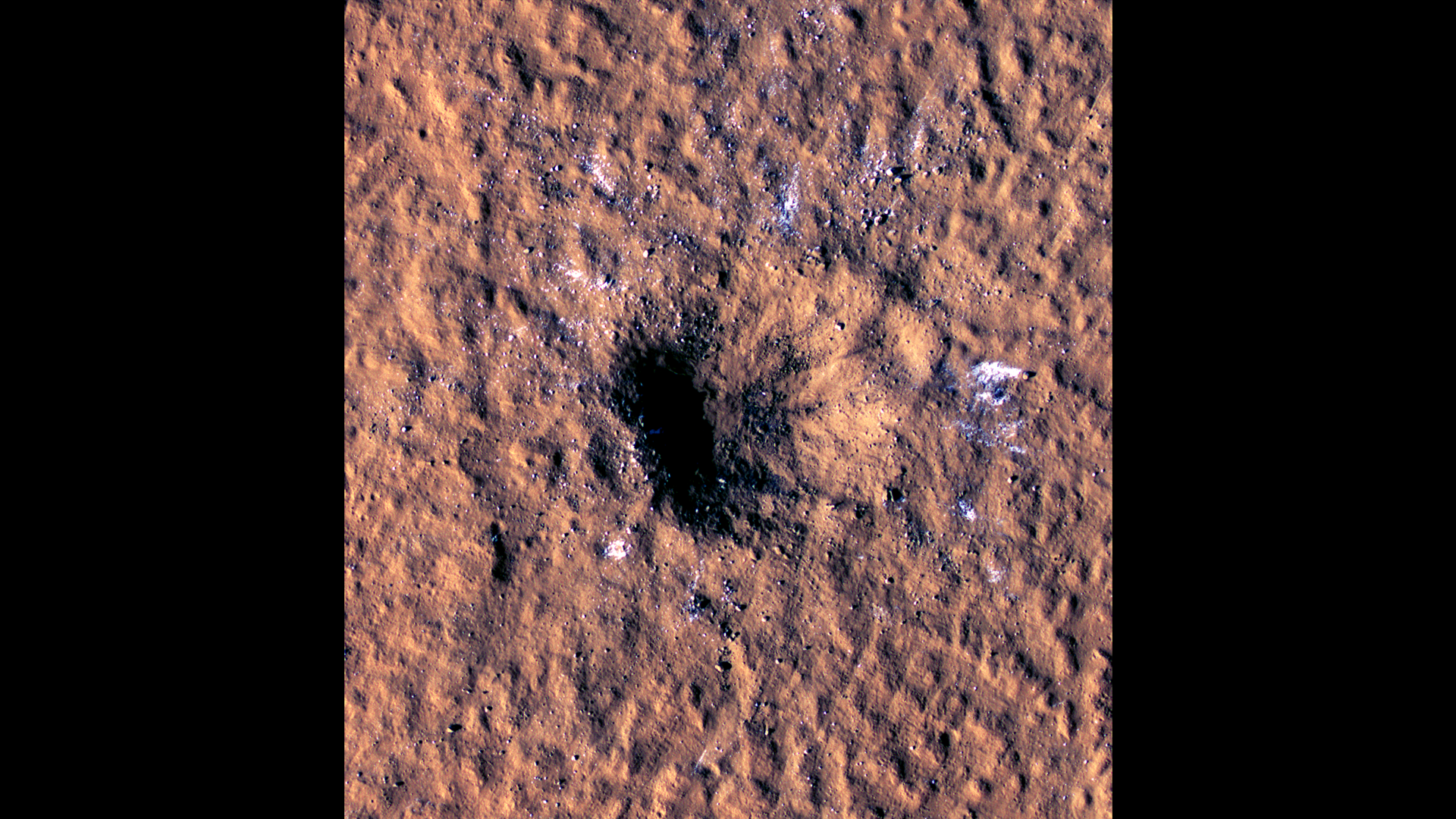 Le cratère d'impact sur le sol de Mars photographié en orbite par la sonde MRO. © Nasa, JPL-Caltech, University of Arizona