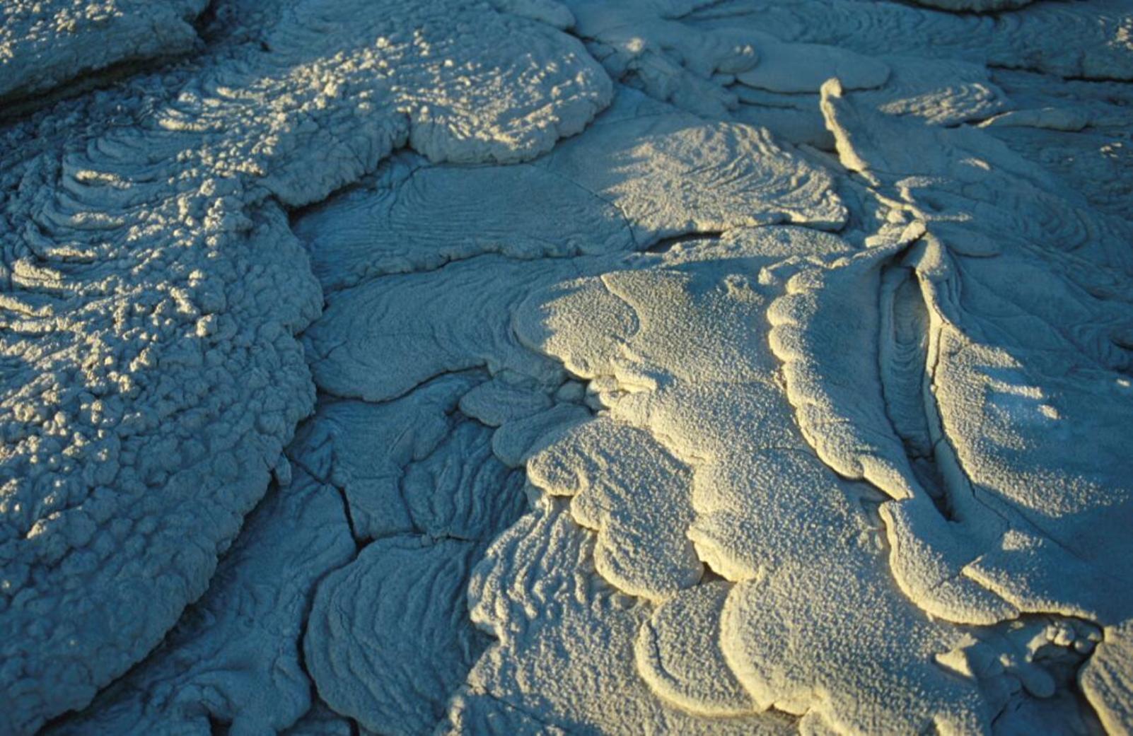 Coulées de carbonatites refroidies du volcan Ol Doinyo Lengaï, Tanzanie. © Thomas Kraft, Kufstein, CC by-sa 3.0 