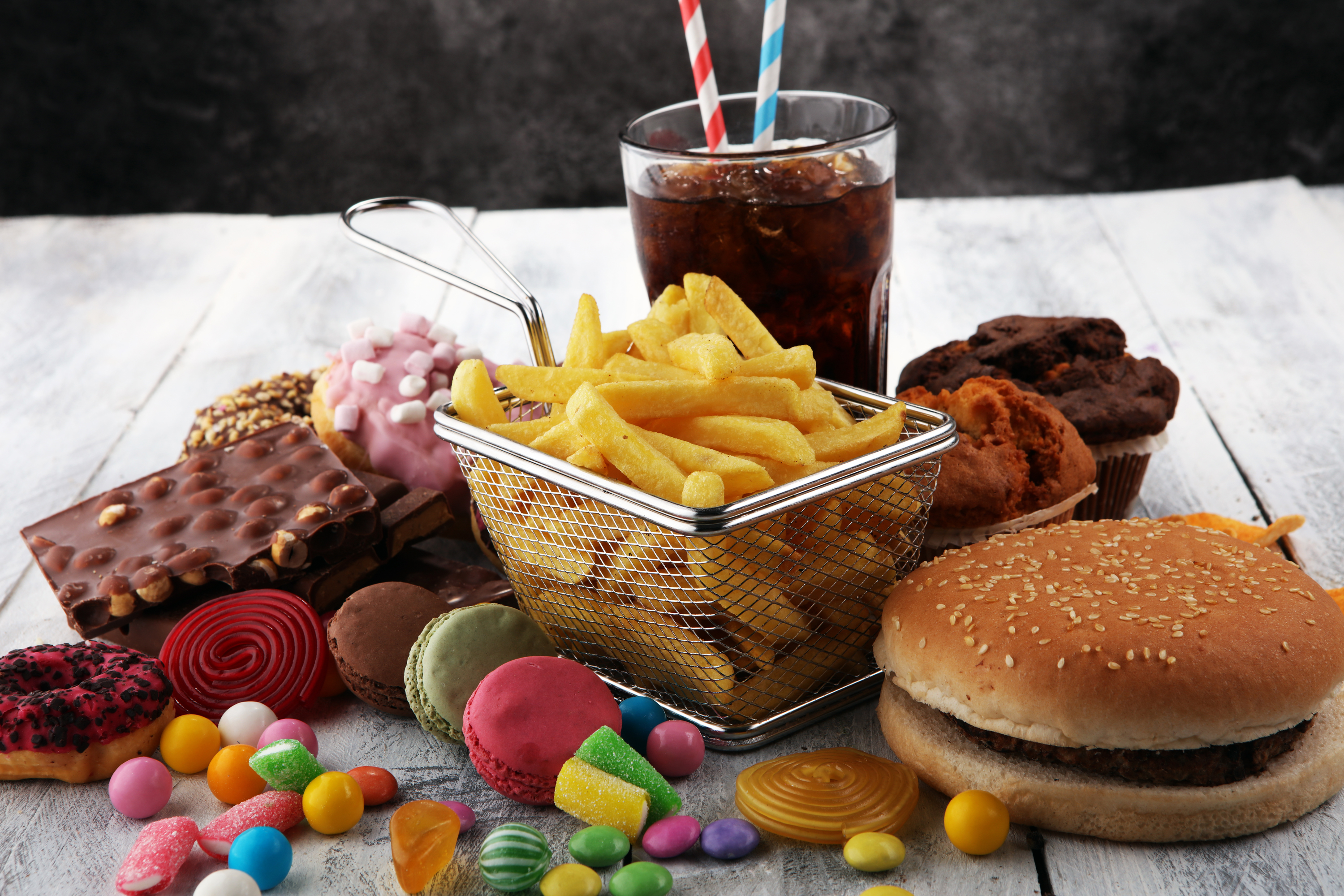 Frites, sodas, confiseries... pourraient être reliés à la maladie de Crohn. © beats_, Adobe Stock