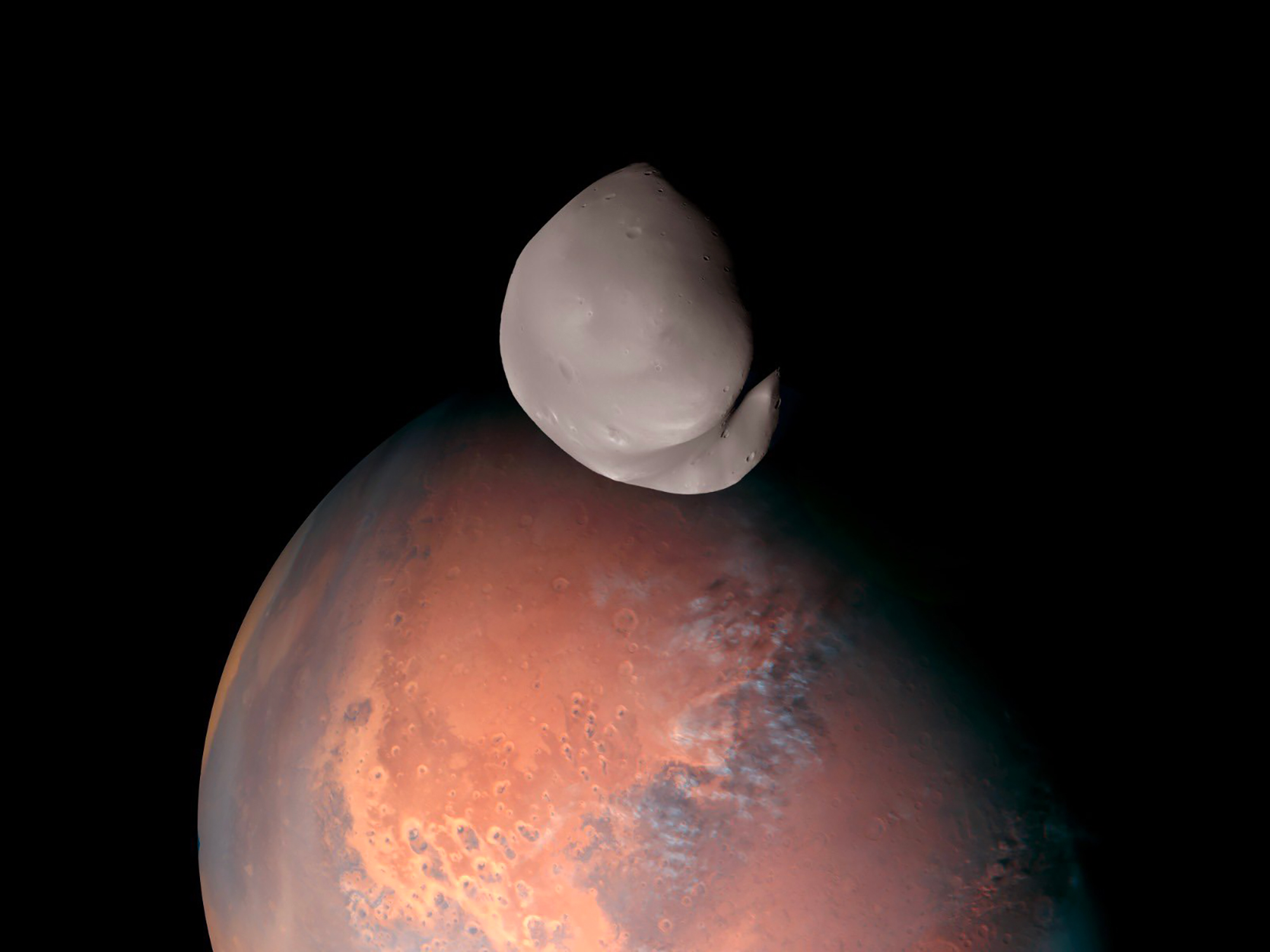 Le satellite de Mars Deimos observé par la sonde Hope des Émirats arabes unis. © Hope Mars Mission