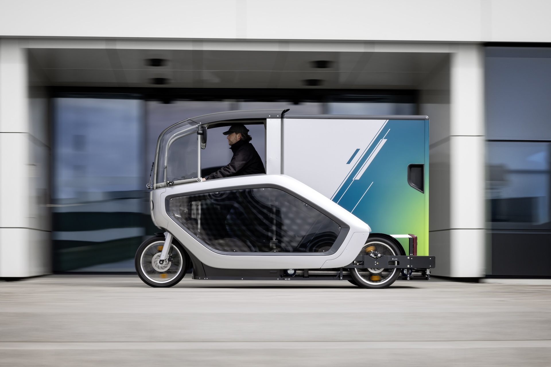 Le vélo cargo transporte jusqu'à 2 m3 au cœur du centre-ville. © Mercedes