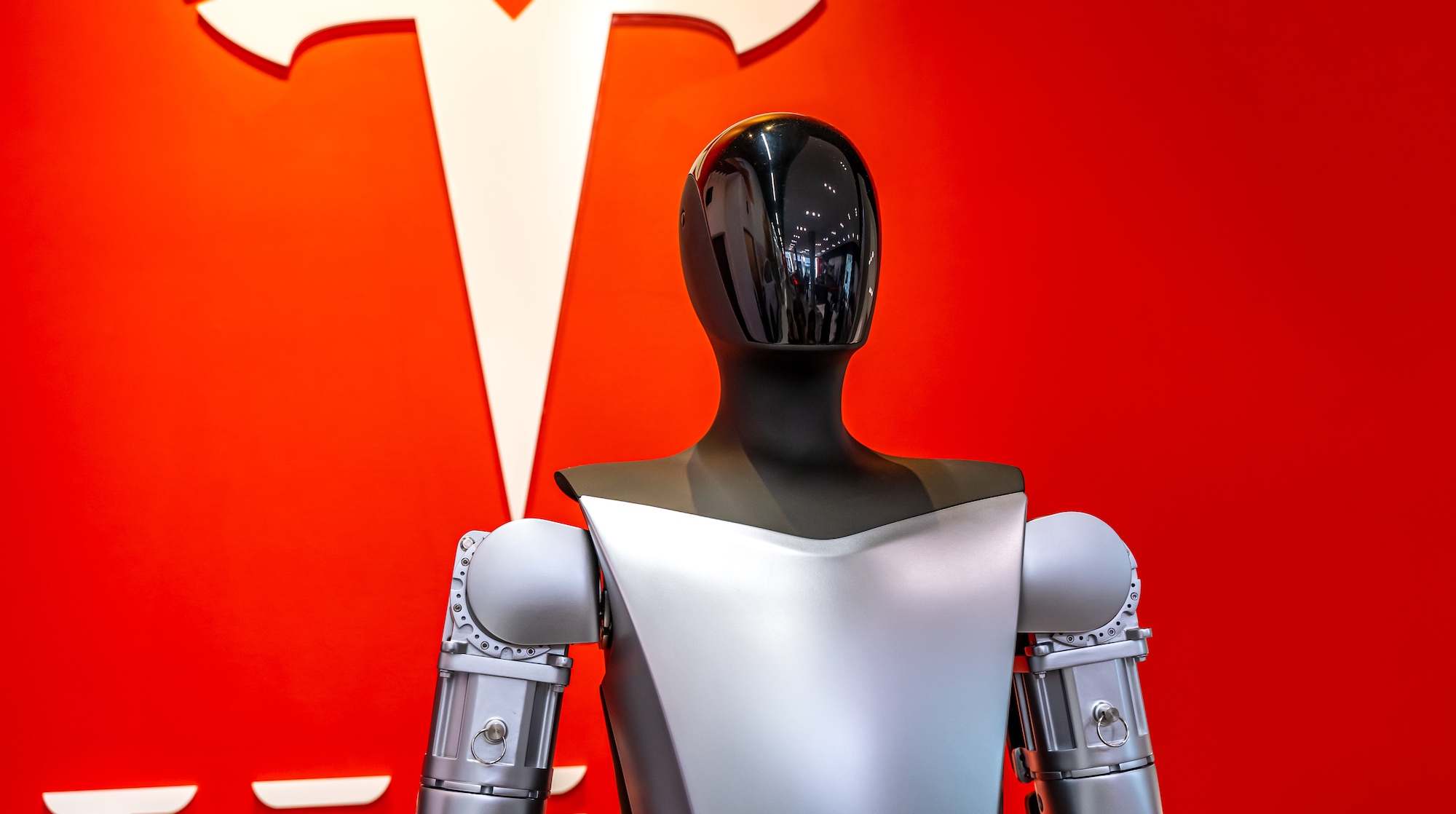 Le robot adopte une apparence humanoïde pour mieux s’intégrer à son environnement et remplacer les humains dans leurs tâches quotidiennes à la maison. © Olga, Adobe Stock